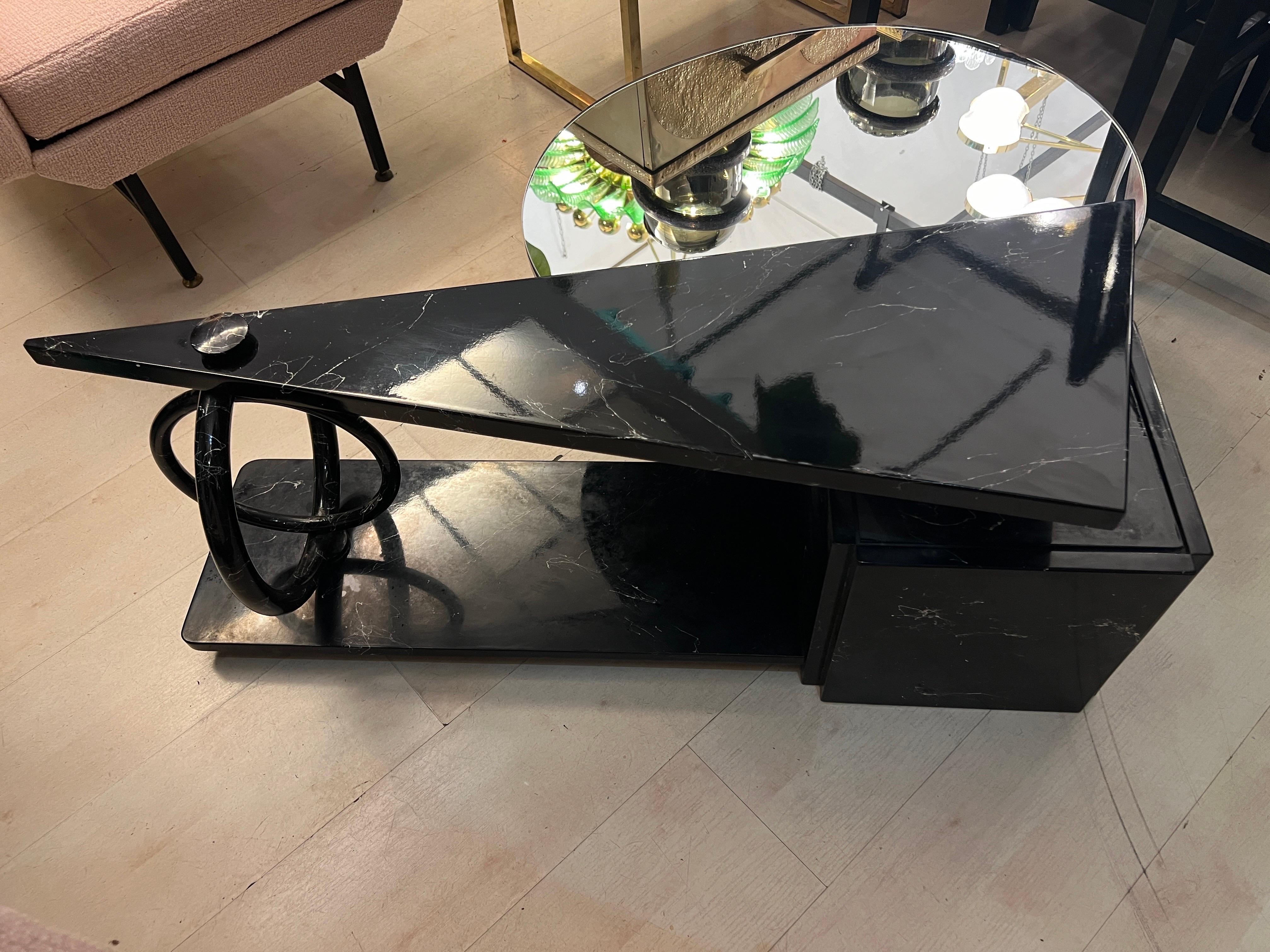 Table basse géométrique noire avec plateau miroir ovale rotatif 1980 en vente 4
