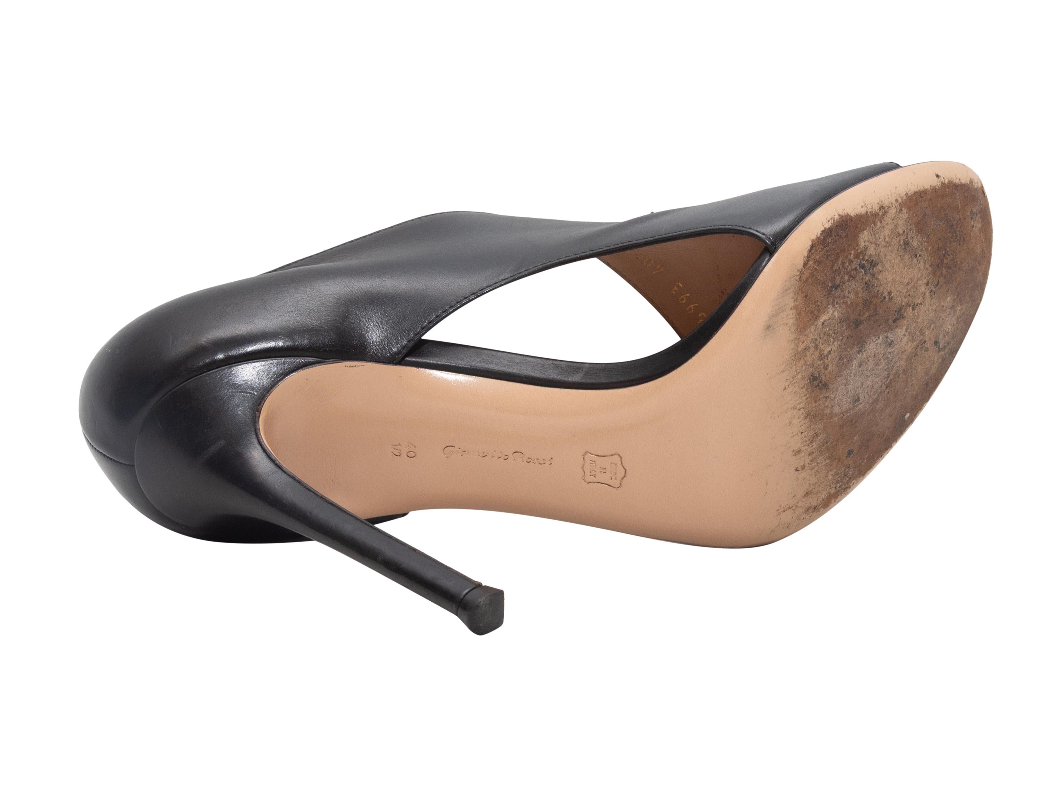 Schwarz Gianvito Rossi Ausschnitt d'Orsay Pumps Größe 40.5 im Angebot 1