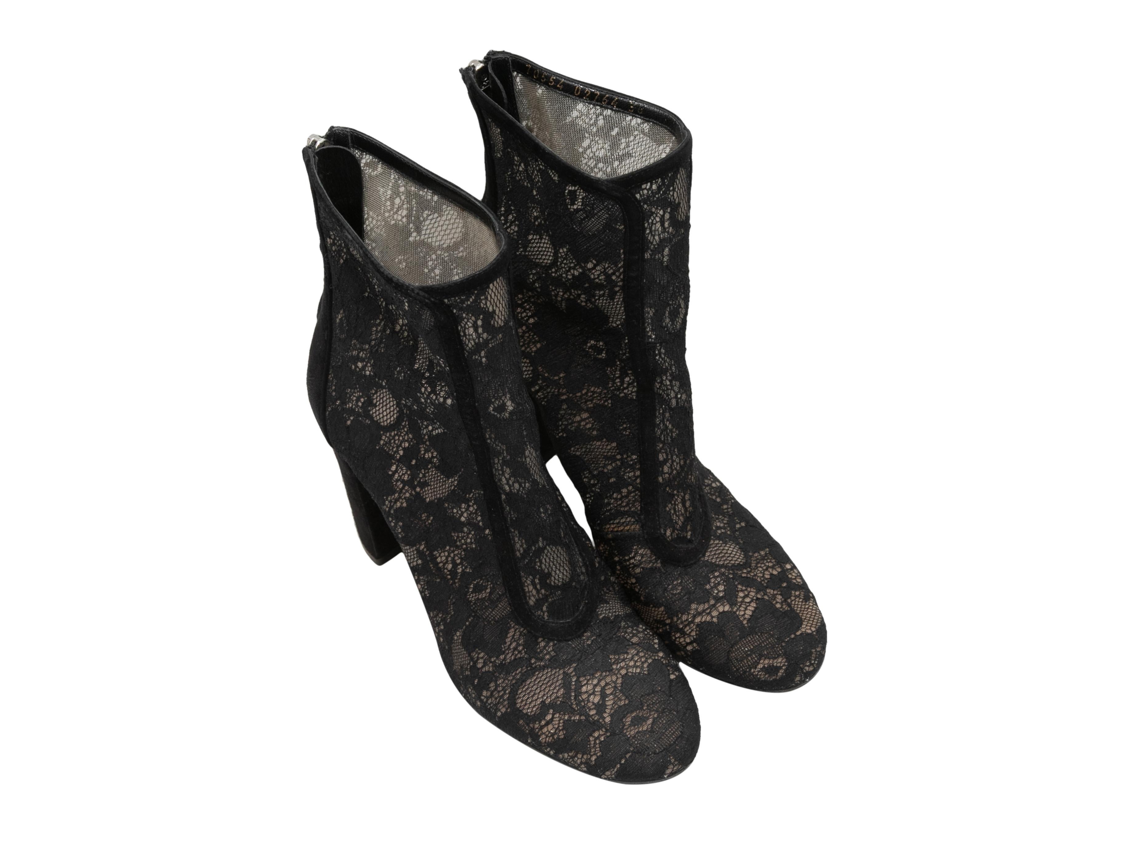  Botines de encaje negros de Gianvito Rossi. Ribete de ante. Tacones de bloque. Cierres de cremallera en los contrafuertes. Altura de la caña 5,5