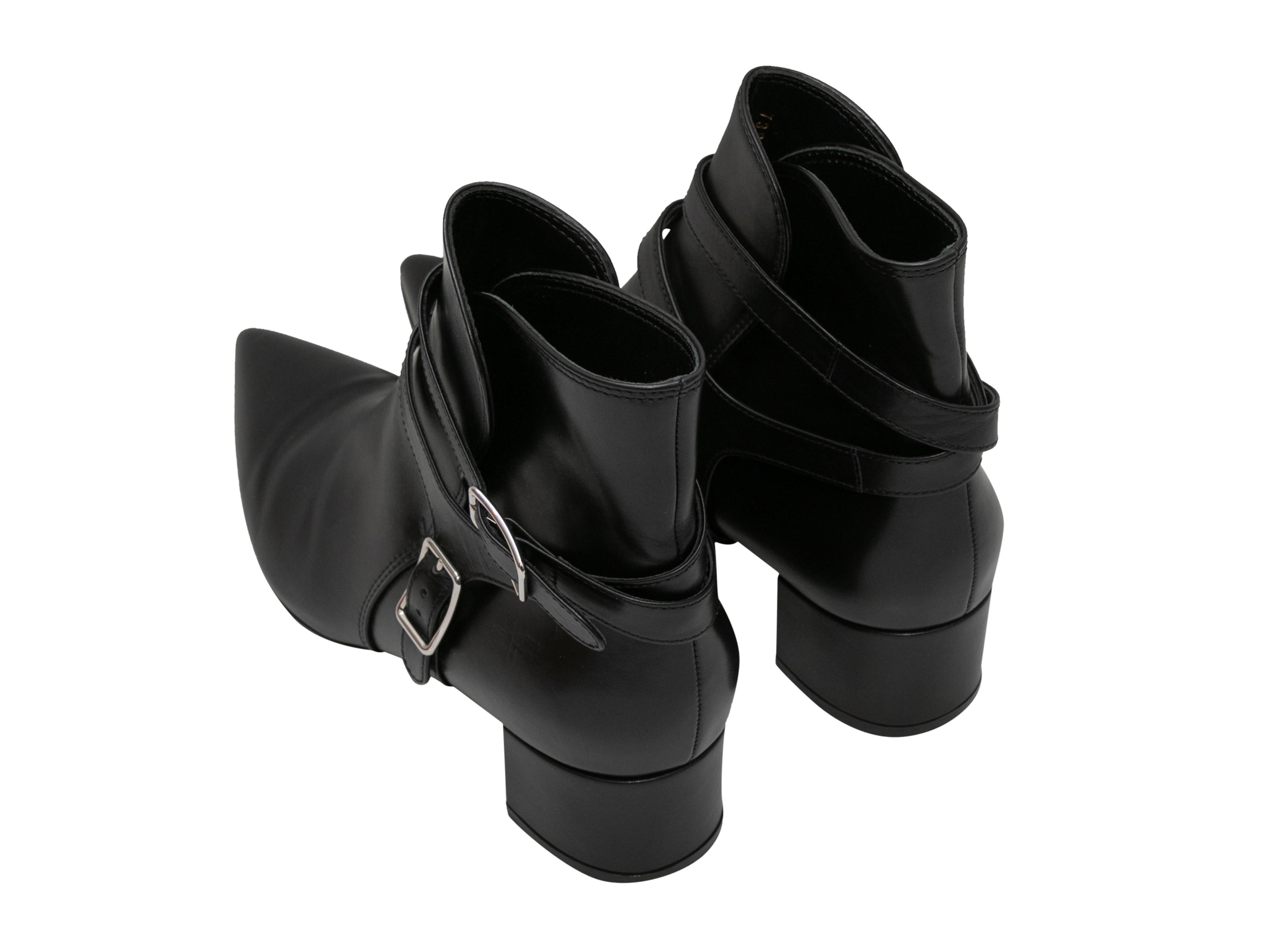 Black Gianvito Rossi Pointed-Toe Buckle Ankle Boots Size 39 In Good Condition For Sale In New York, NY