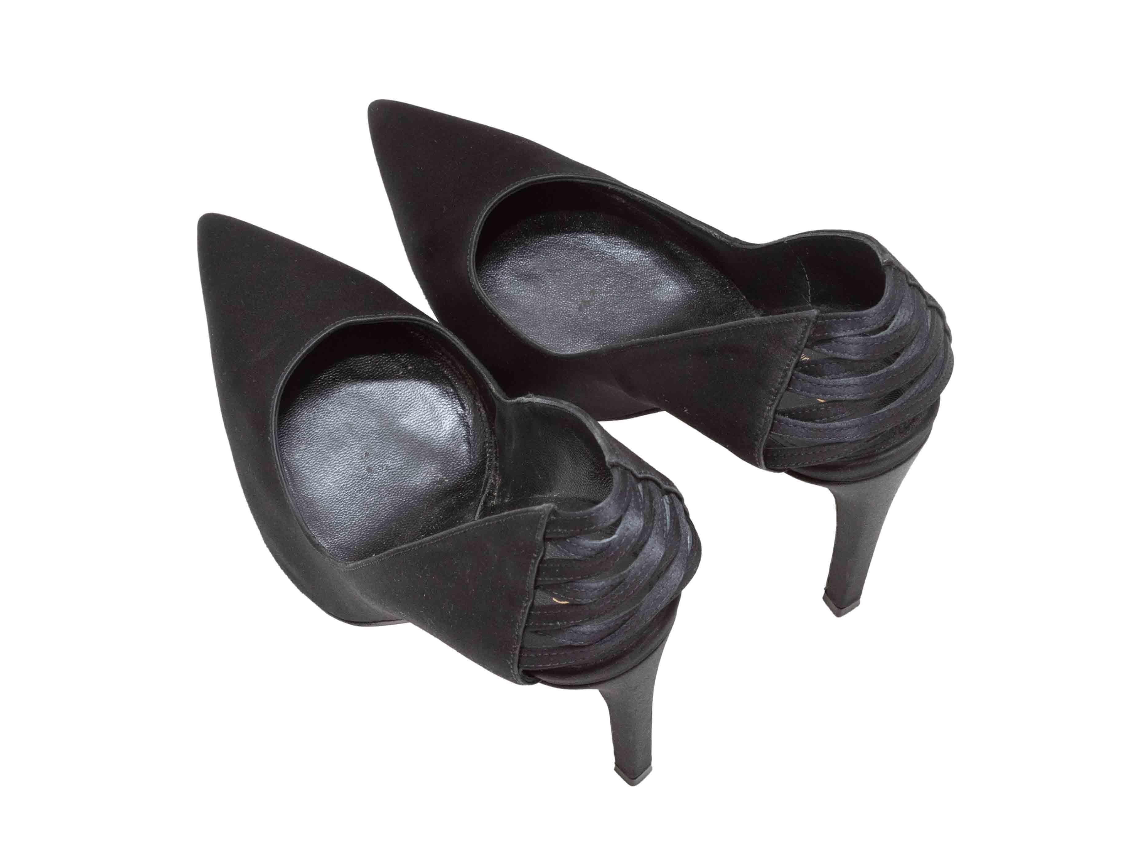 Noir Escarpins à bout pointu en satin noir Gianvito Rossi Taille 38.5 en vente