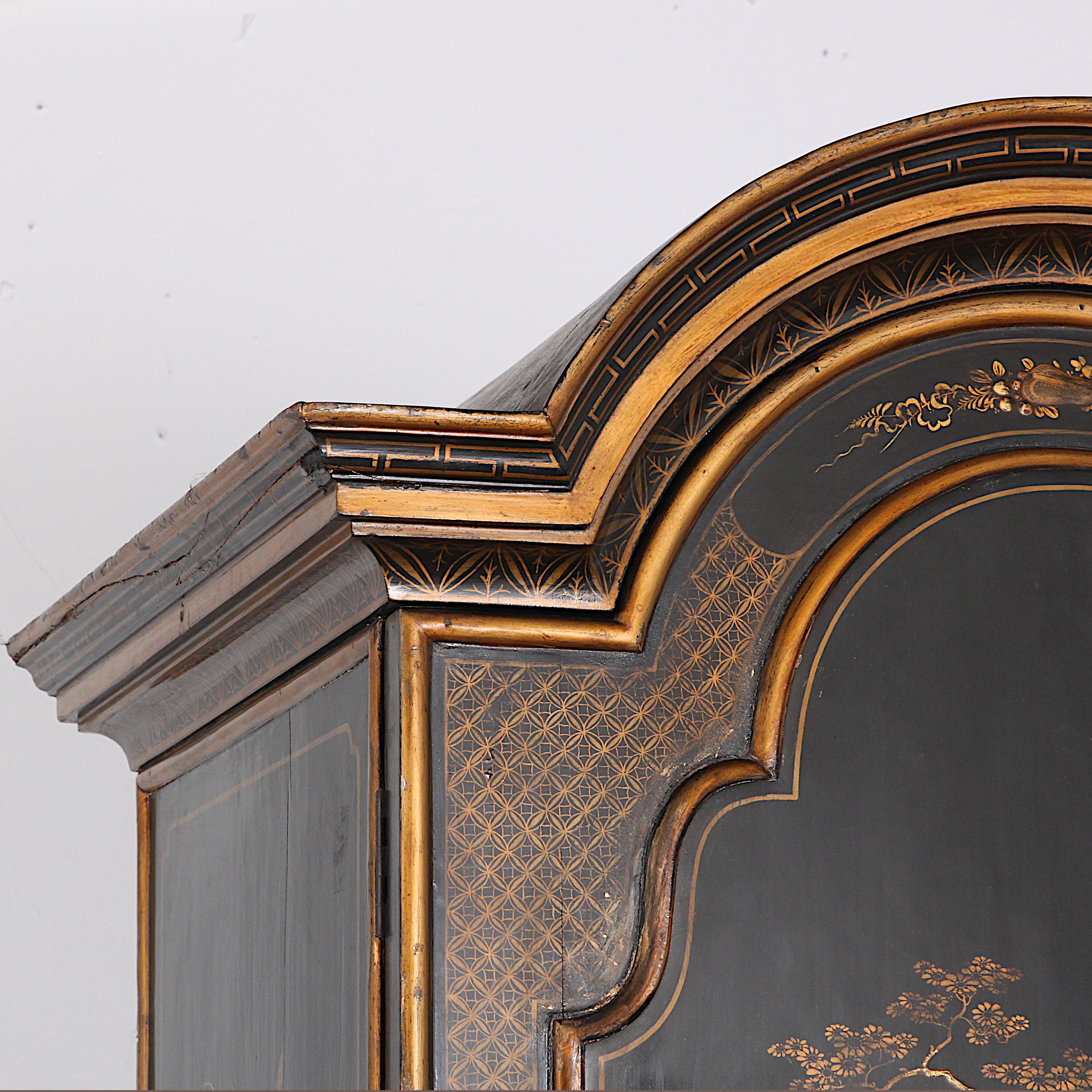 Black and Gilt Lacquered ‘Japanned’ Armoire from Paris 4