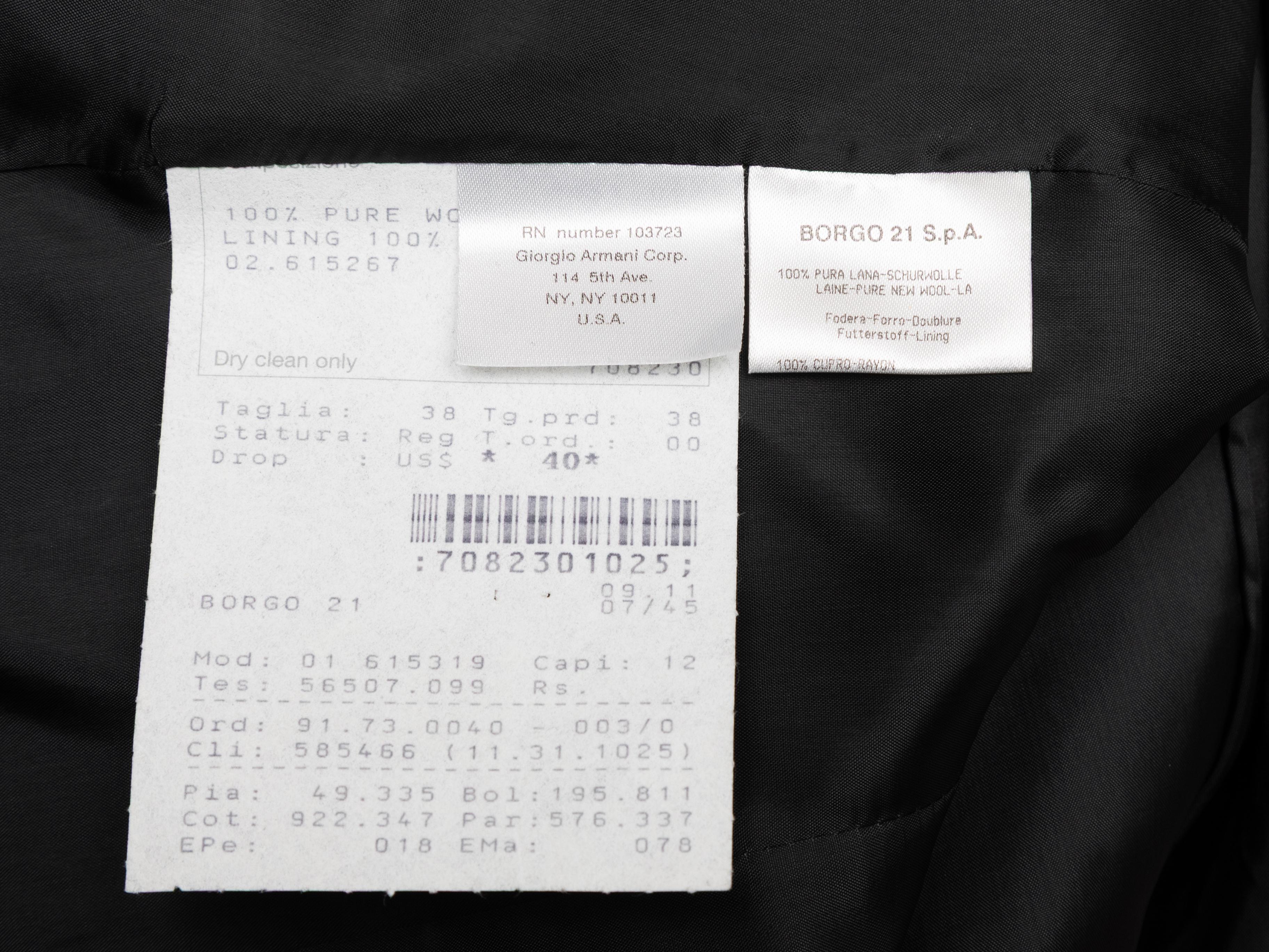 Blazer noir en laine vierge Giorgio Armani Taille IT 38 en vente 1