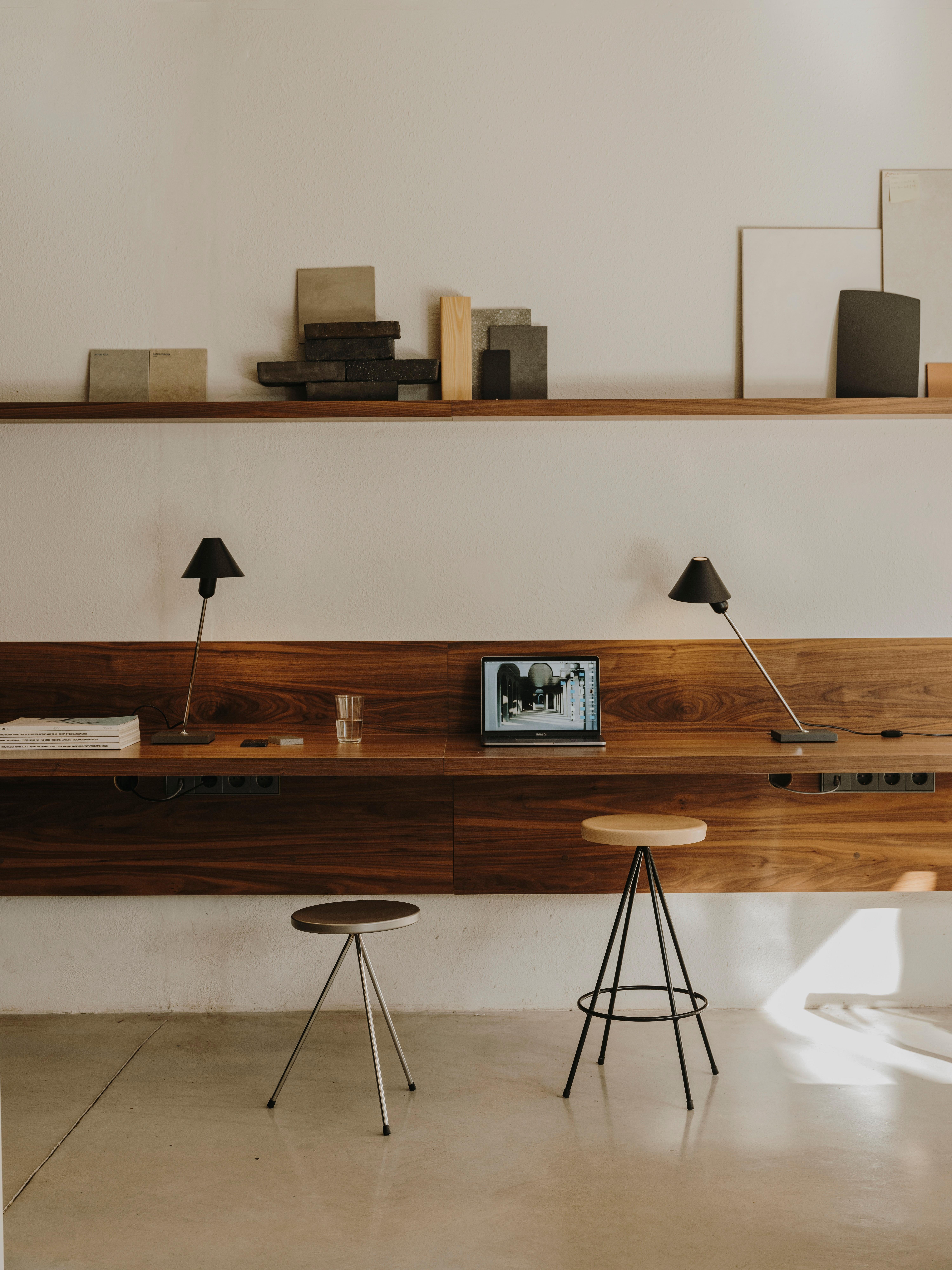 Lámpara de mesa Gira negra de J.M. Massana, J.M. Tremoleda, Mariano Ferrer Siglo XXI y contemporáneo en venta