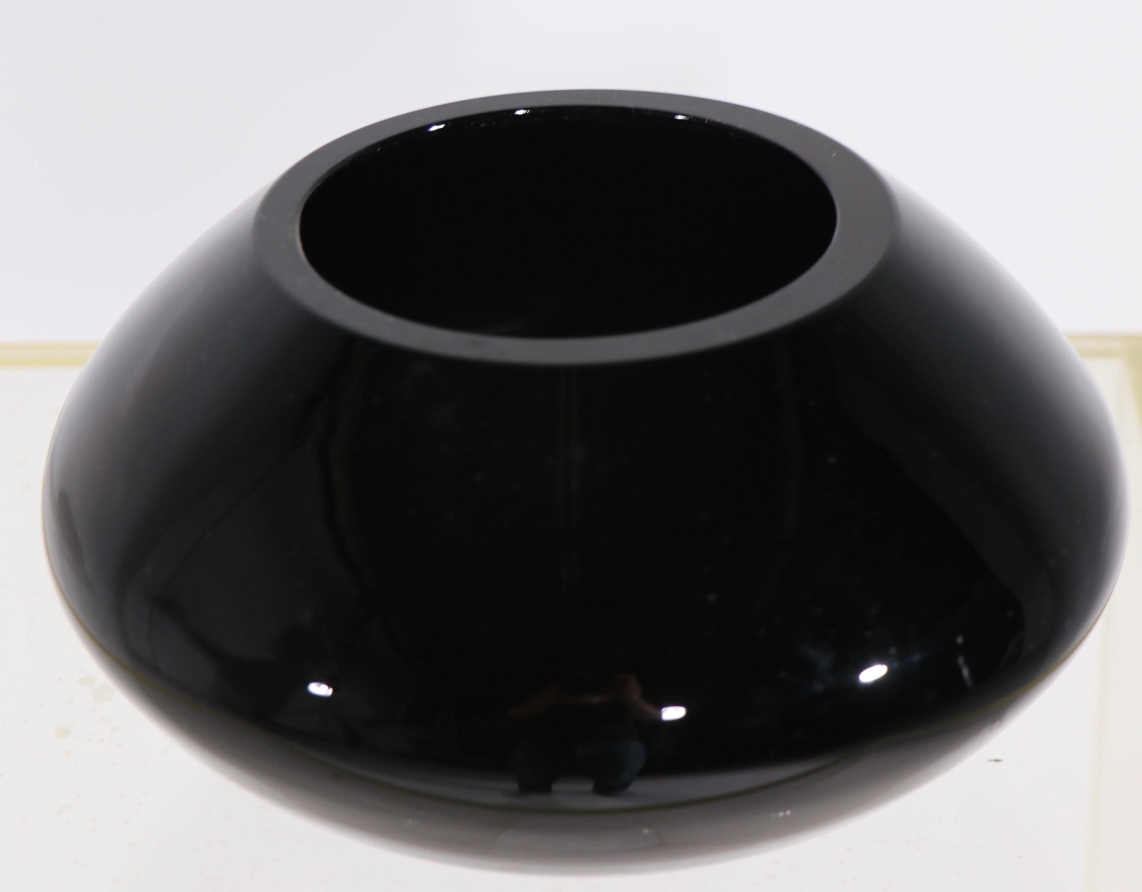 Very fine black glass bowl, attributed to George Sakier for The Fostoria Glass Company. Exceptional quality, condition, and design. Elegant, sophisticated and architectural - Art Deco, Machine Age period production, free of damage or repairs.