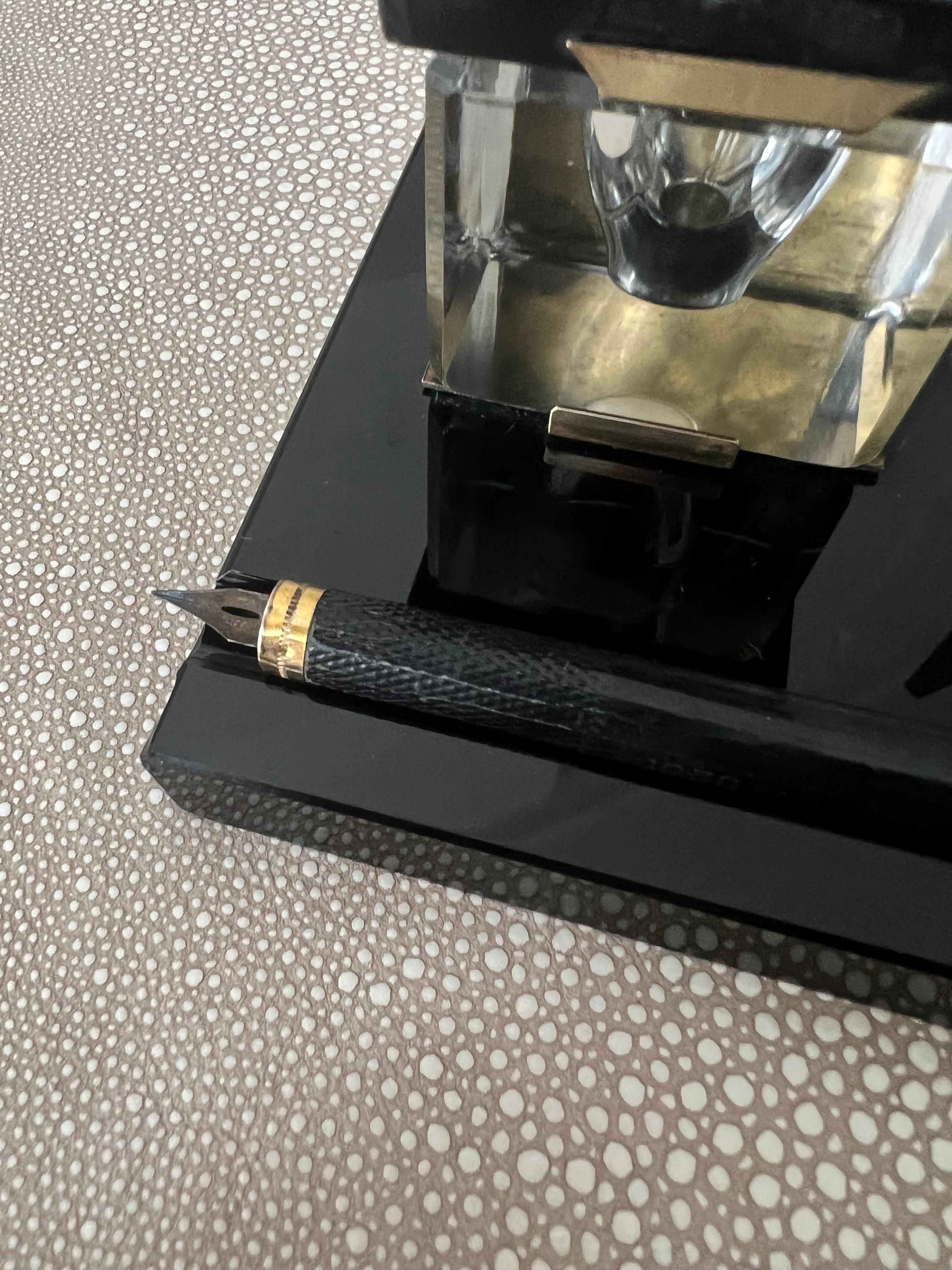 Black Glass Ink Well with Brass Accents, Crystal Wells and Dipping Pen In Good Condition For Sale In Los Angeles, CA