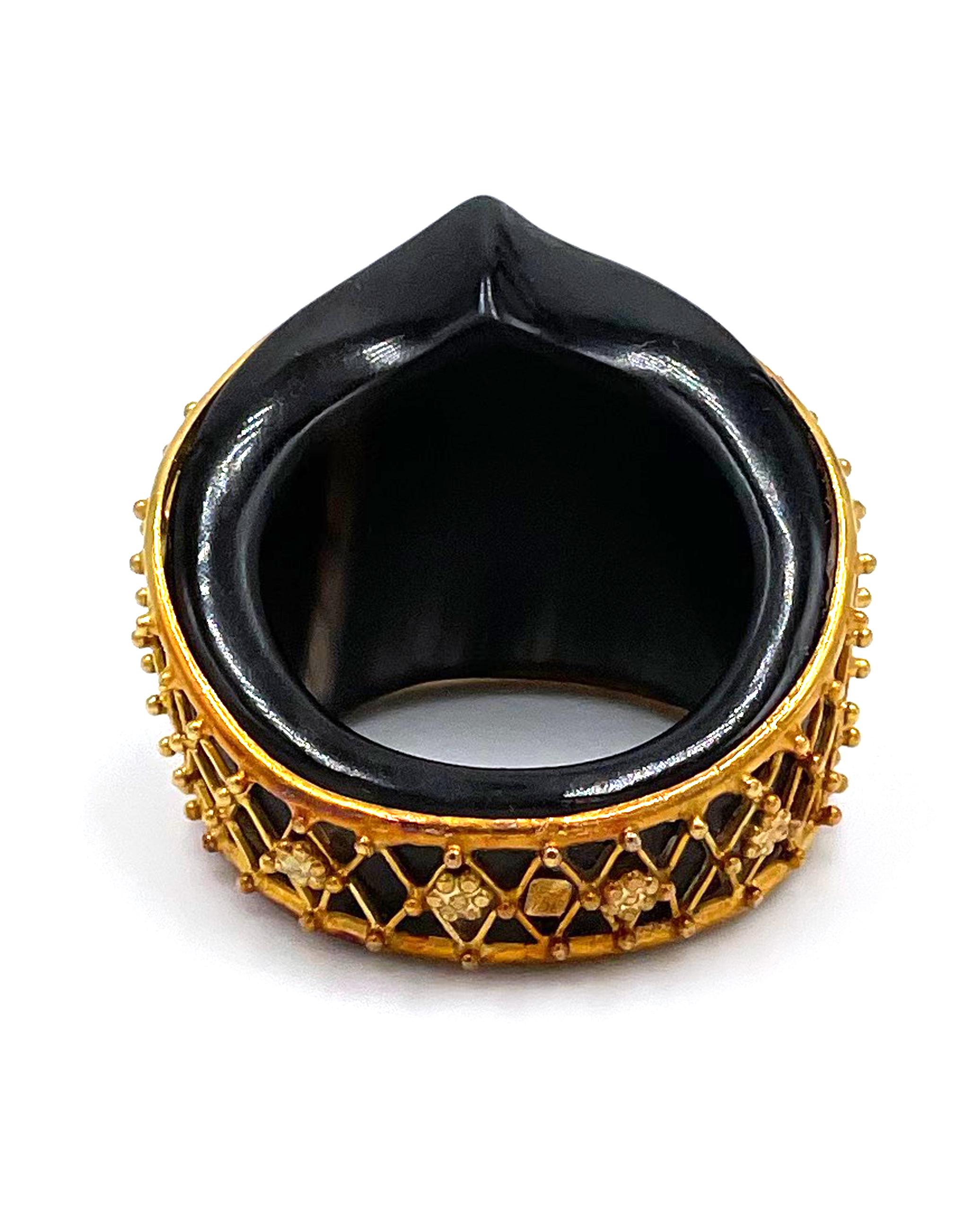 Ilias Lalaounis Black Glass Ring with 18K Yellow Gold Netting Detail In Good Condition For Sale In Old Tappan, NJ