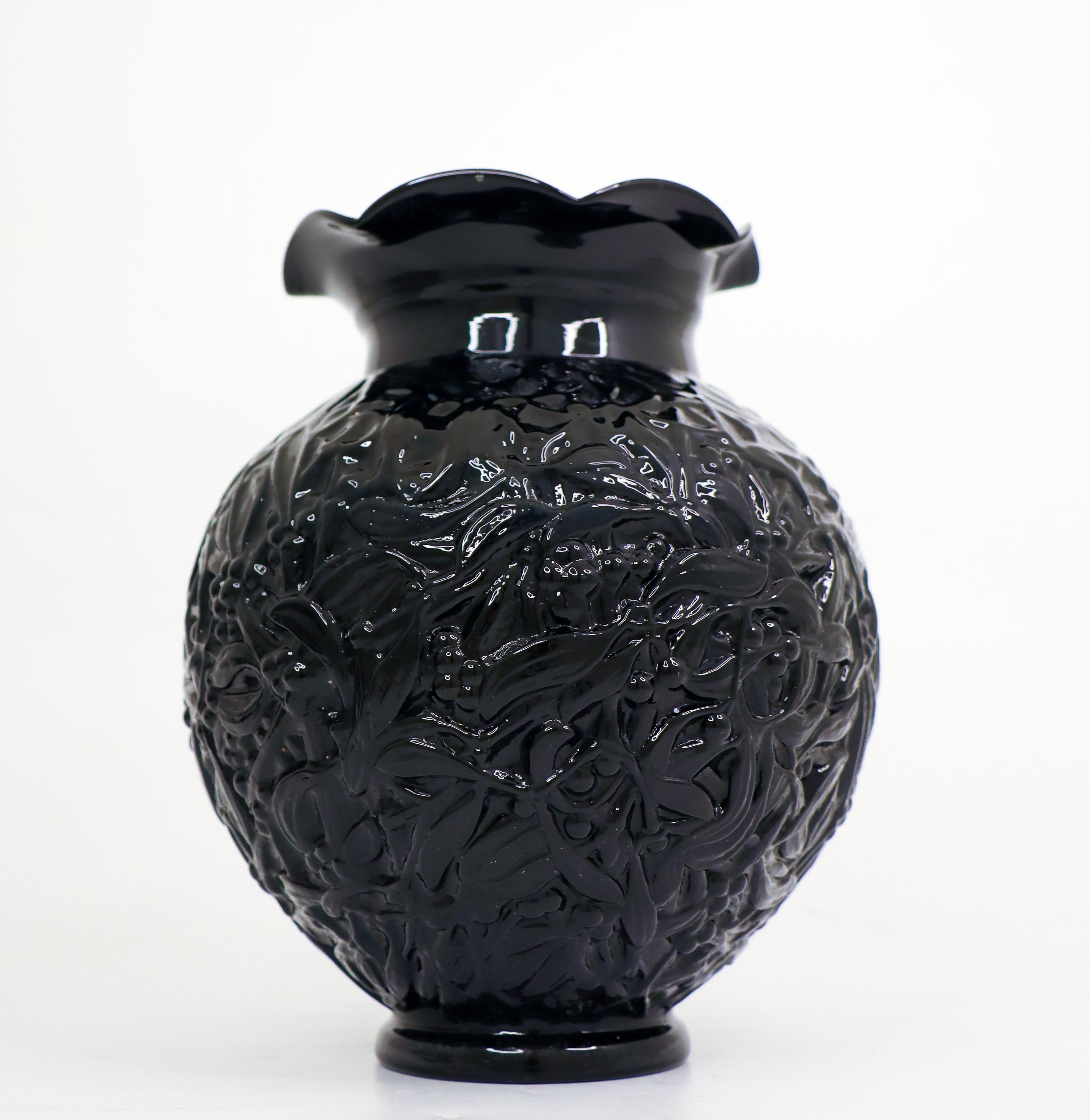 Scandinavian Modern Black Glass Vase - Edvin Ollers - Elme Glassworks, Sweden 1930s For Sale