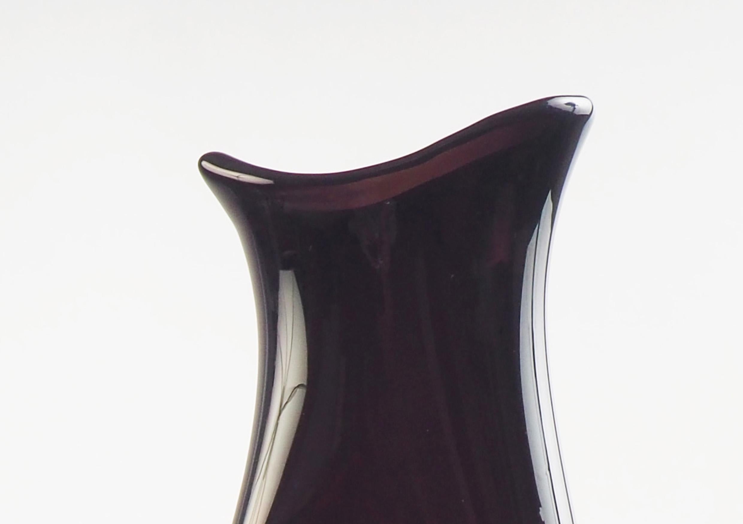 vase with a hole in the middle