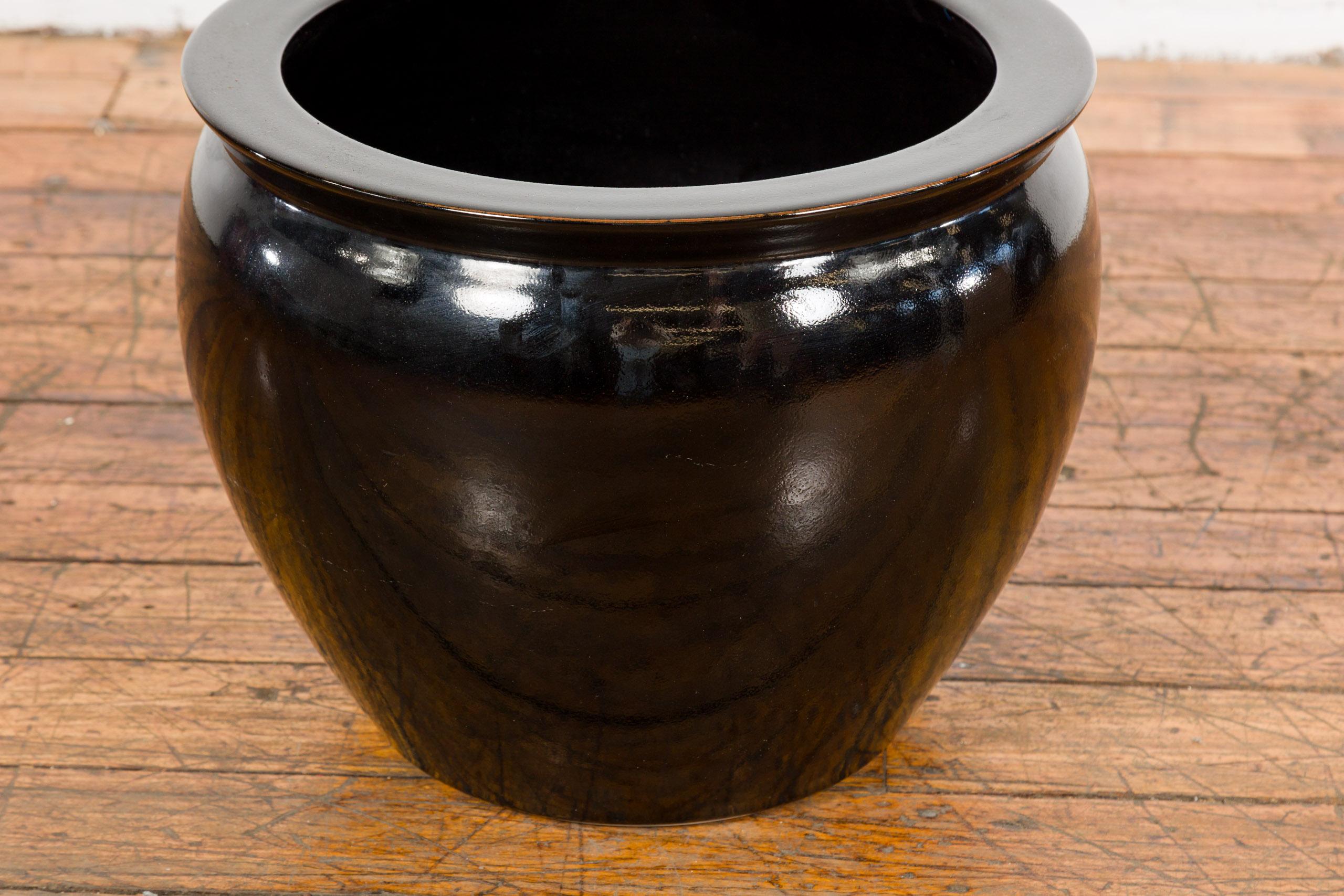 Rundes Pflanzgefäß aus Keramik mit schwarzer Glasur und sich verjüngenden Linien, Vintage (20. Jahrhundert) im Angebot