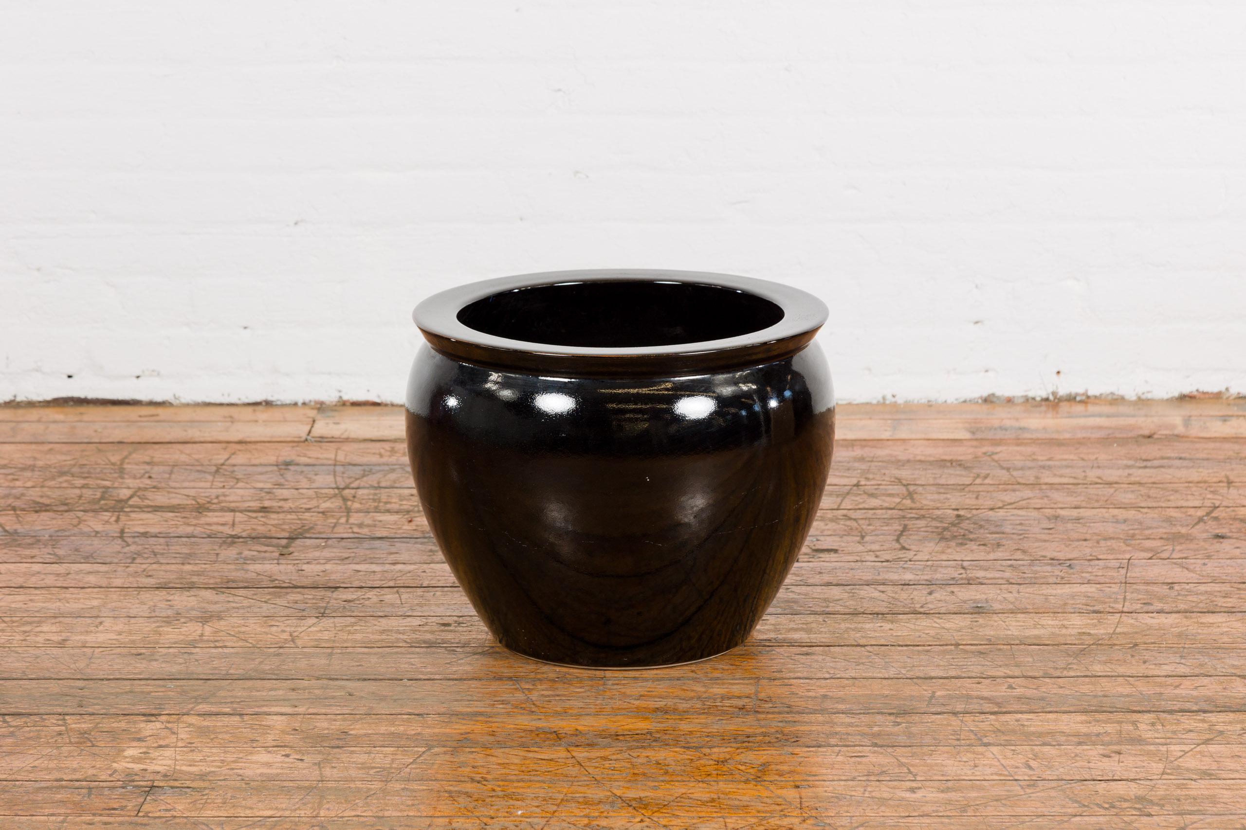 Rundes Pflanzgefäß aus Keramik mit schwarzer Glasur und sich verjüngenden Linien, Vintage im Angebot 1