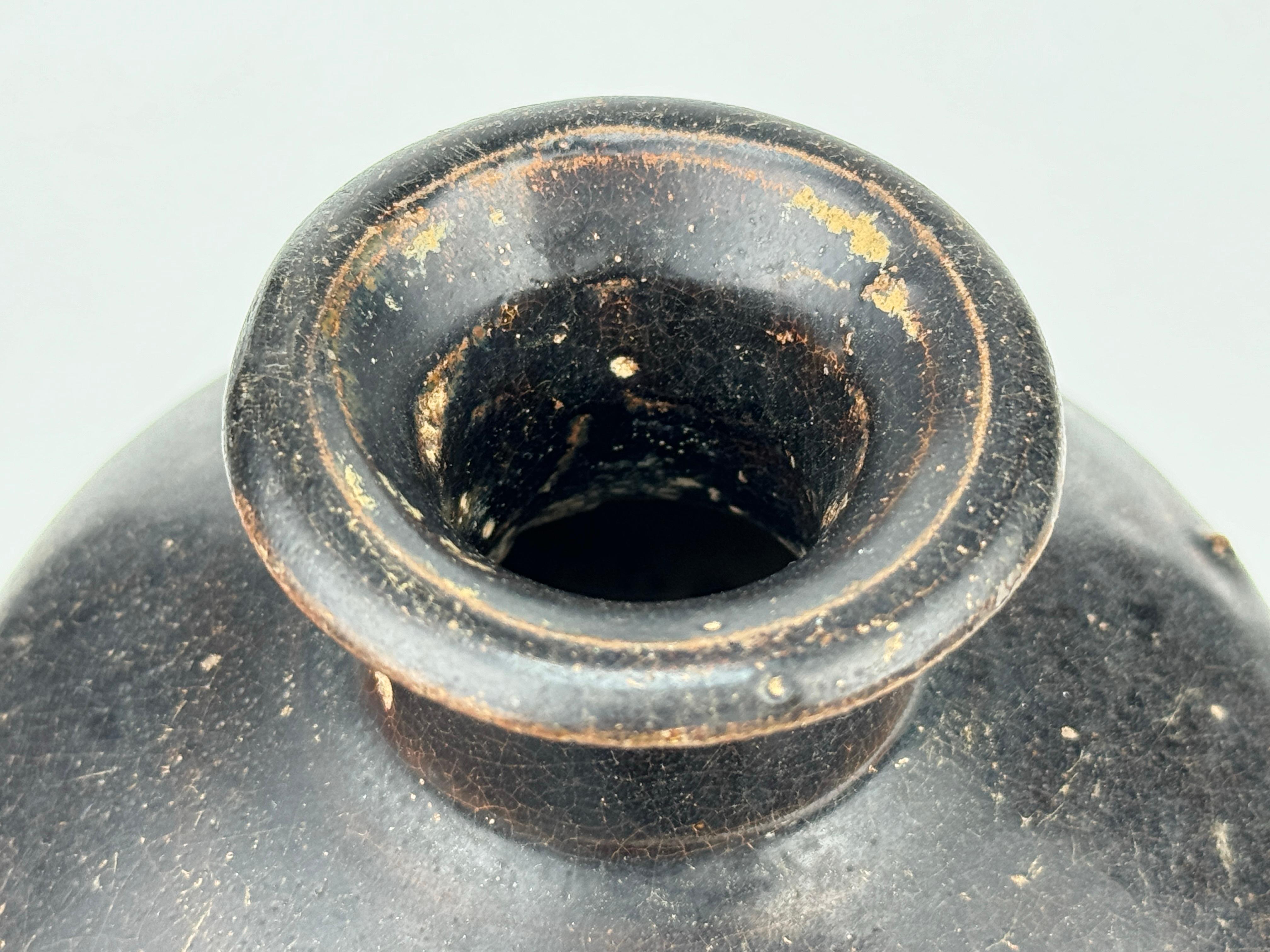 bouteille émaillée noire de la fin de l'ère Ming (16-17e siècles) en vente 2