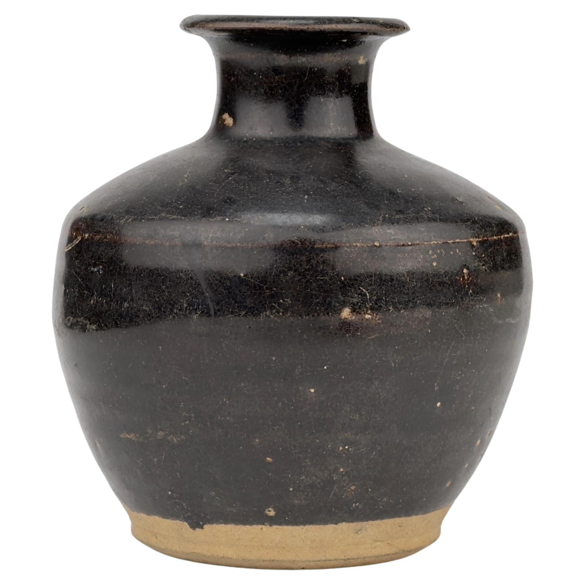 bouteille émaillée noire de la fin de l'ère Ming (16-17e siècles) en vente