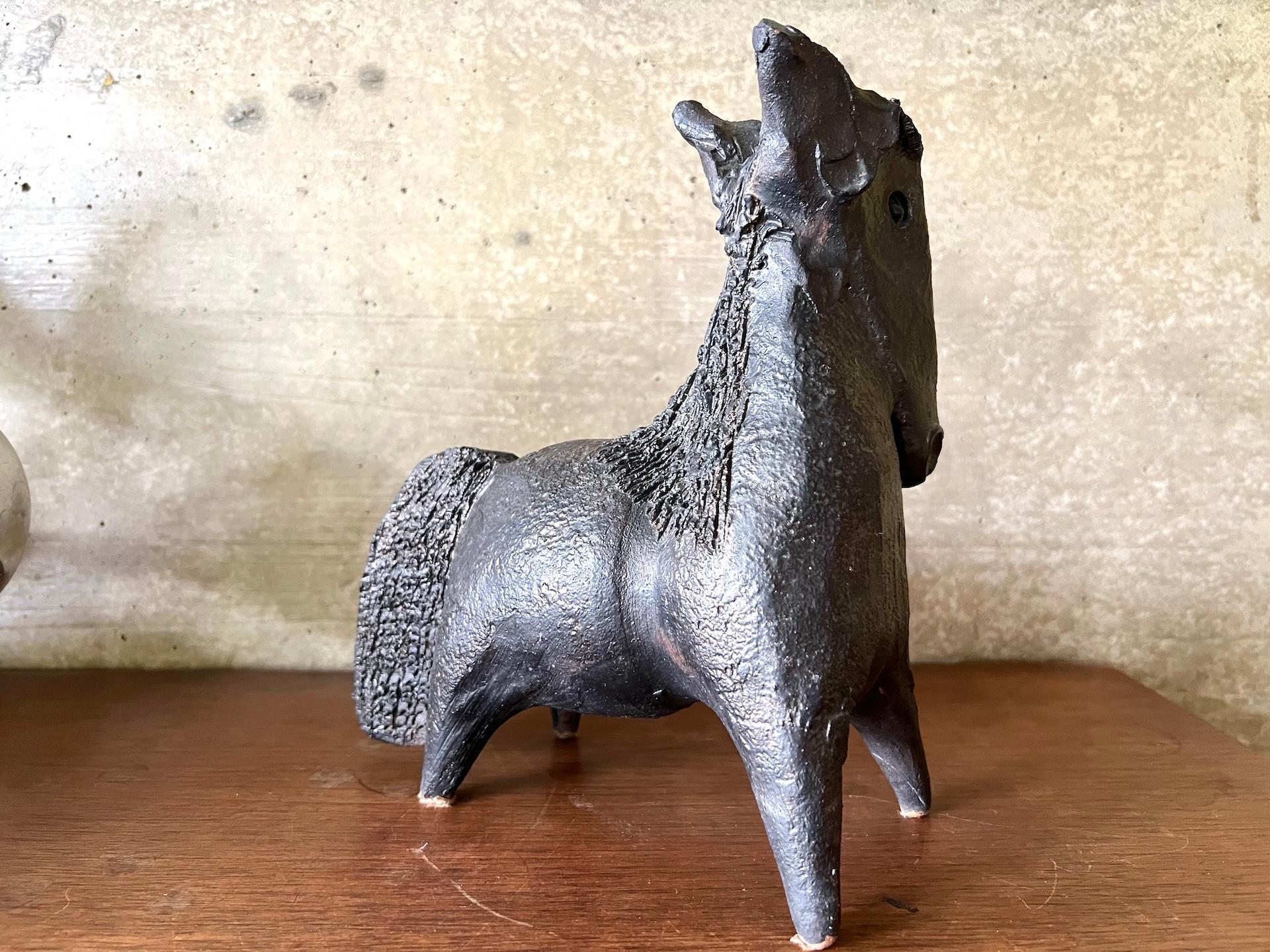 Black glazed ceramic horse sculpture signed Pouchain – Circa 1960 in vendita 3