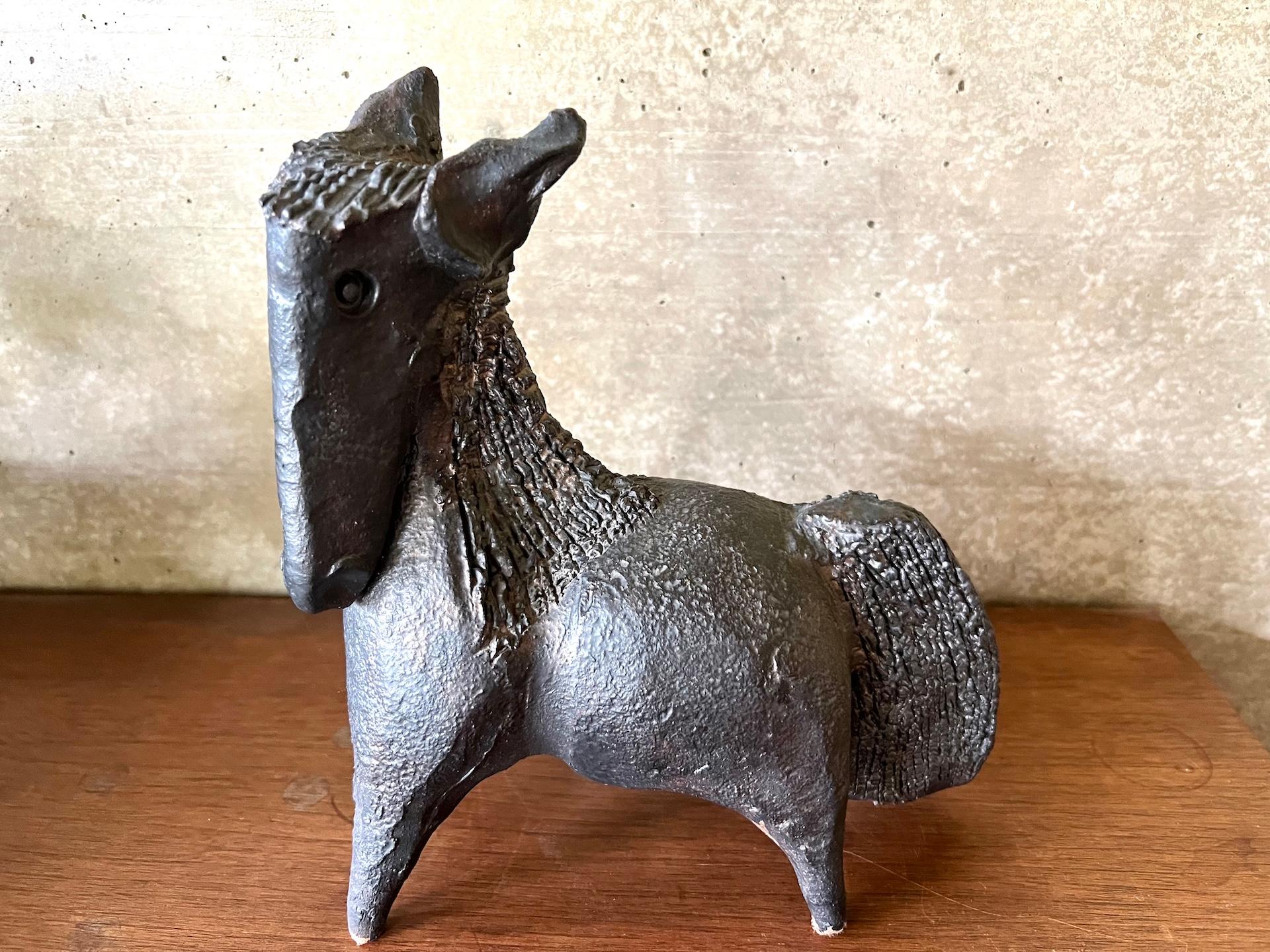 Francese Black glazed ceramic horse sculpture signed Pouchain – Circa 1960 in vendita