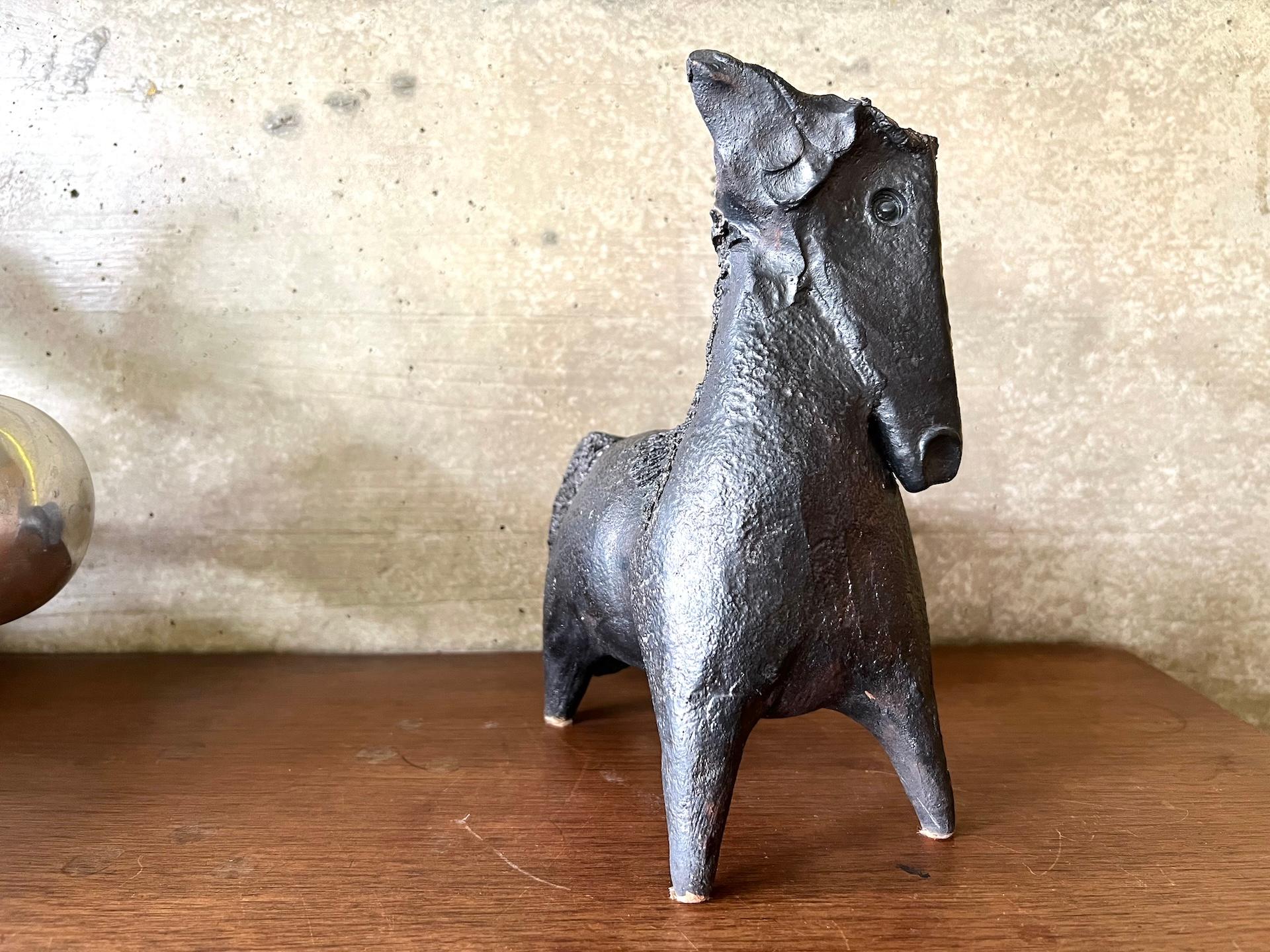 Black glazed ceramic horse sculpture signed Pouchain – Circa 1960 in vendita 2