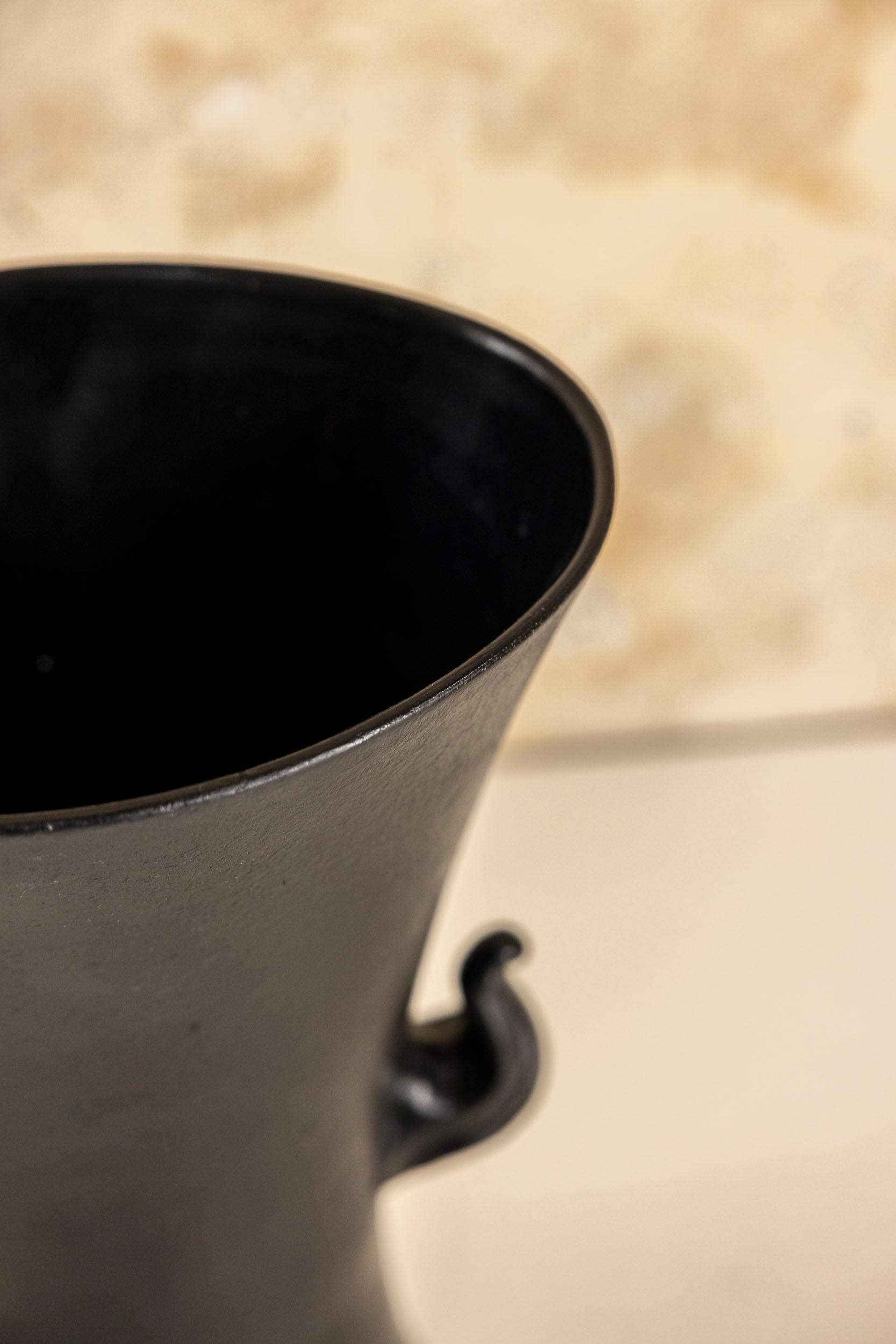 Italiano Vaso in ceramica smaltata nera di Antonia Campi, Laveno, Italia anni '50 in vendita