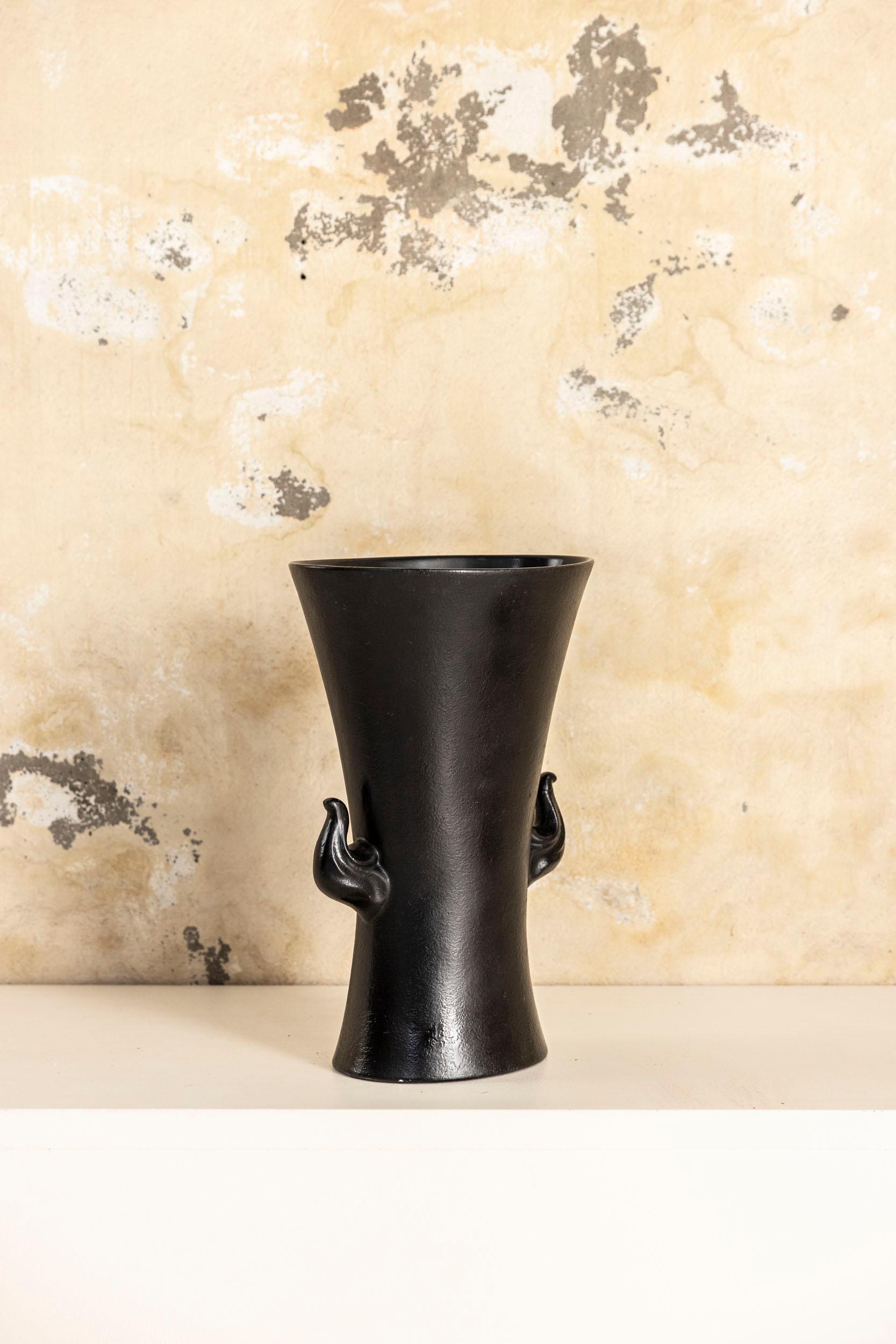 Ceramica Vaso in ceramica smaltata nera di Antonia Campi, Laveno, Italia anni '50 in vendita