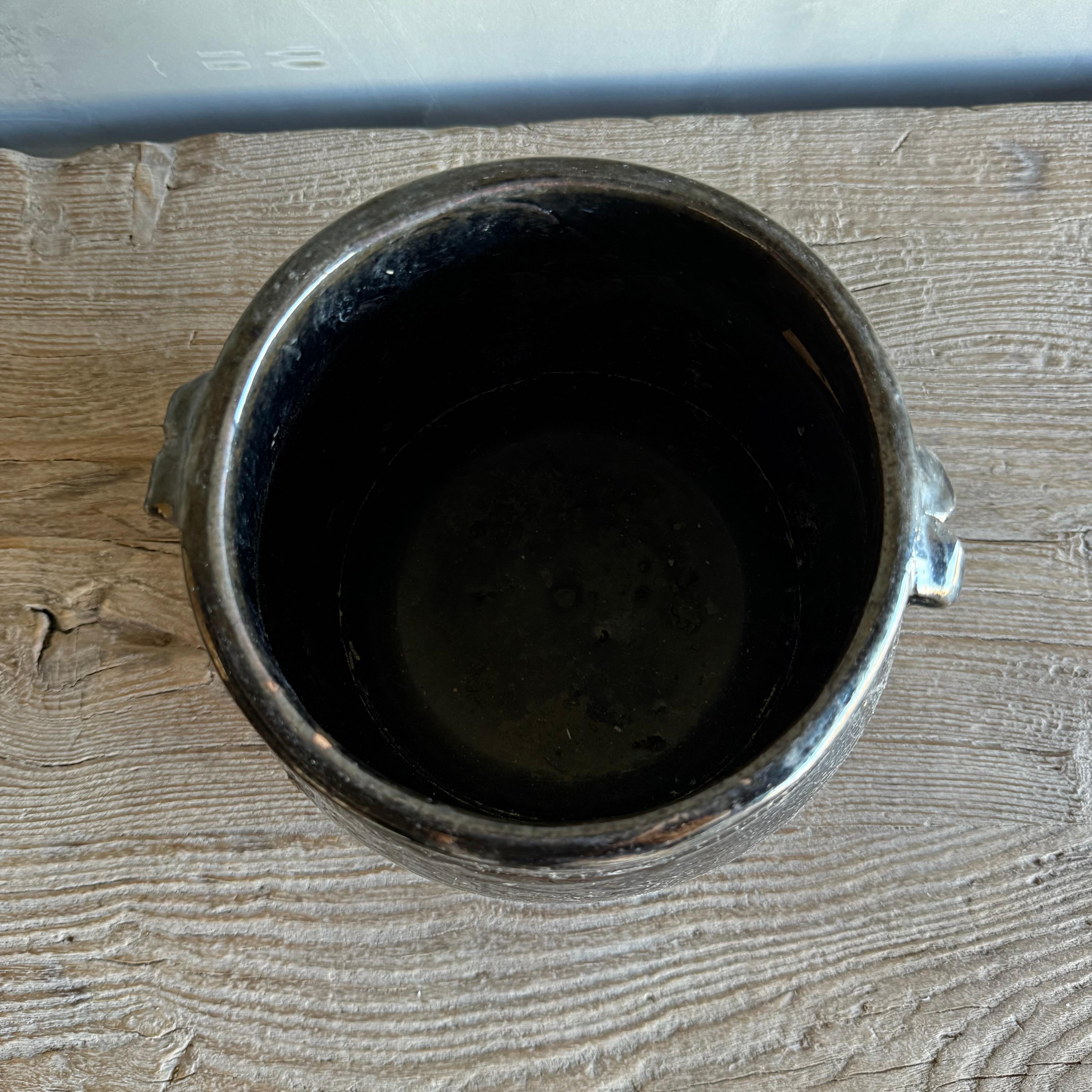 Poterie décorative émaillée noire petit modèle Bon état - En vente à Old Town Orange, CA