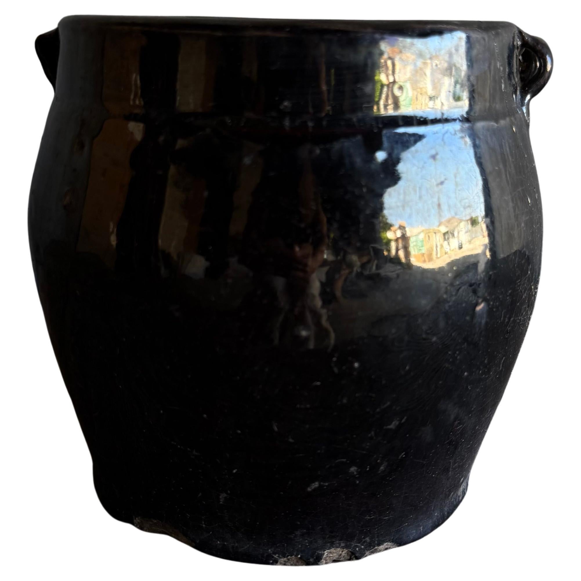 Poterie décorative émaillée noire petit modèle en vente