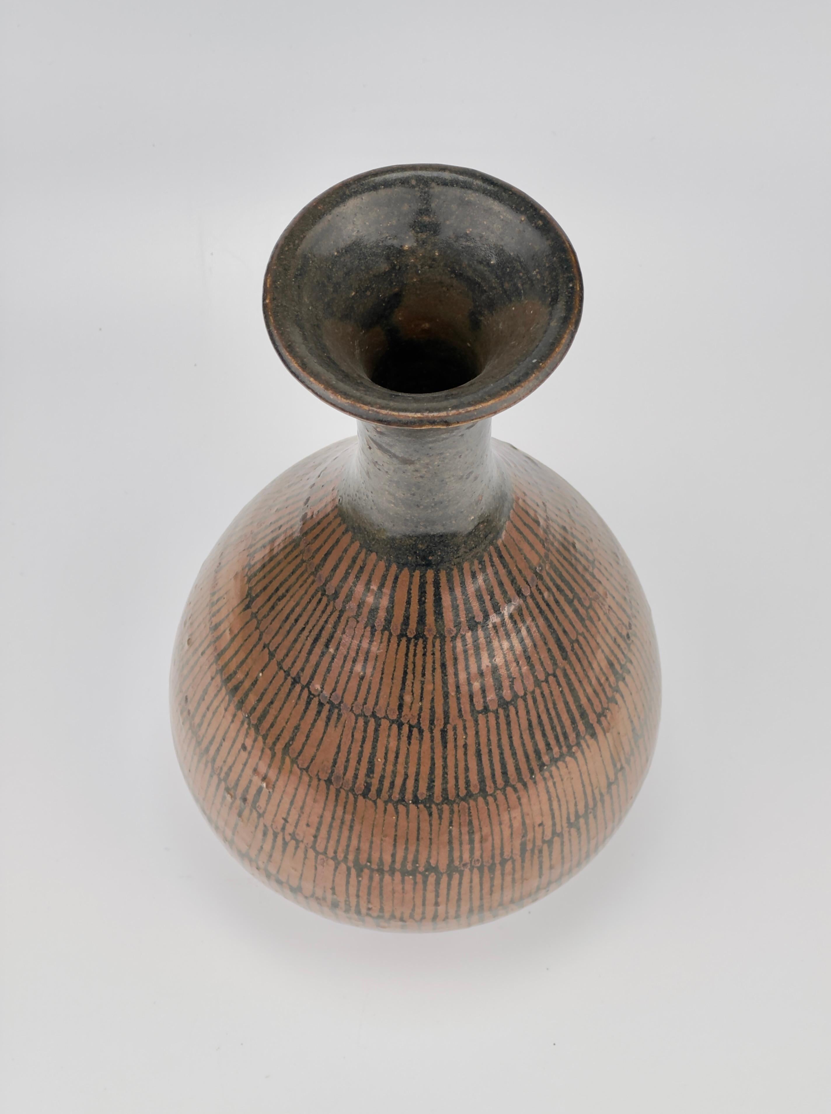 Black-Glazed Russet-Painted Bottle Vase, Northern Song-Jin Dynasty In Good Condition For Sale In seoul, KR