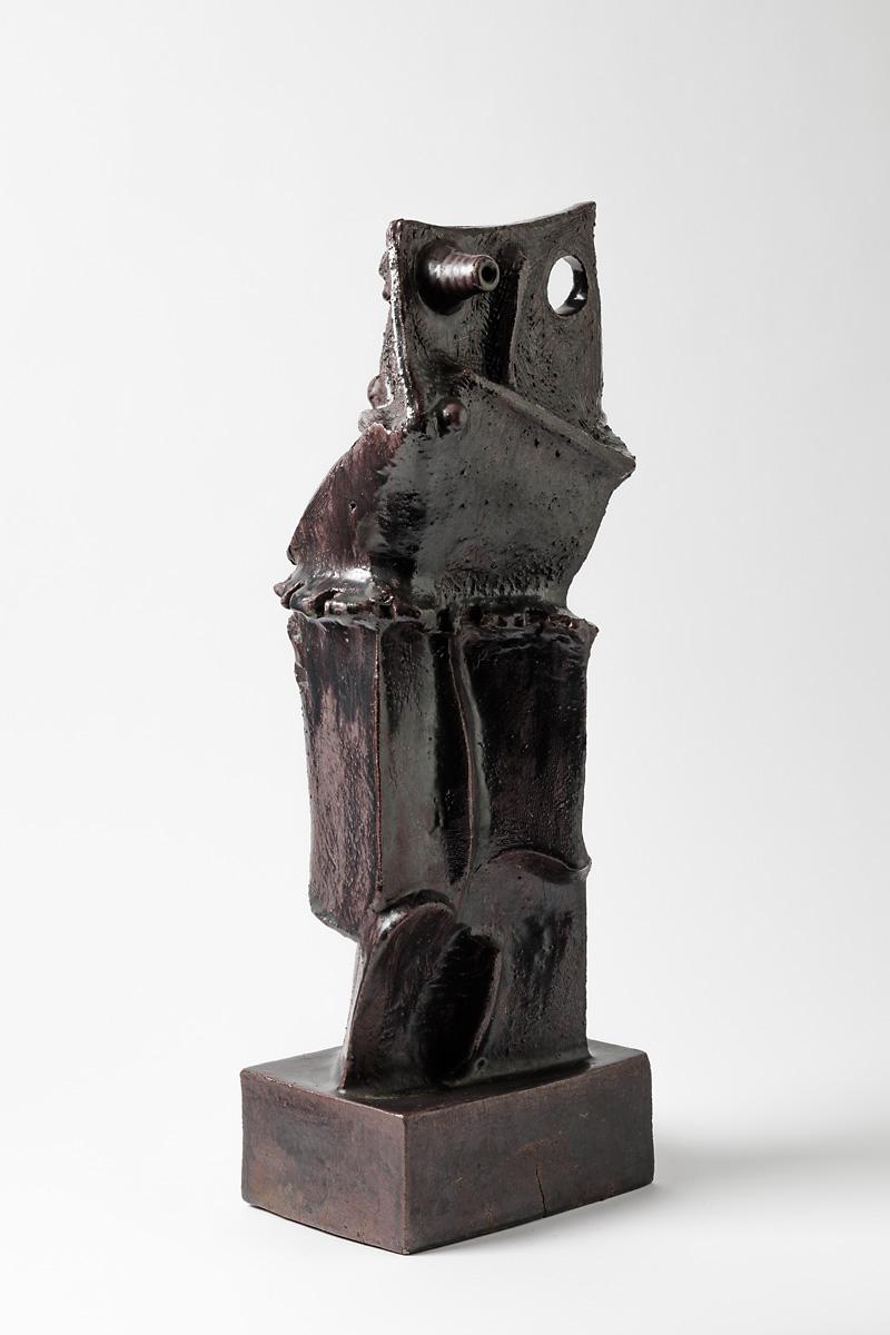 Schwarz glasierte Skulptur aus Steingut von Michel Lanos,  CIRCA 1980-1990 (Beaux Arts) im Angebot