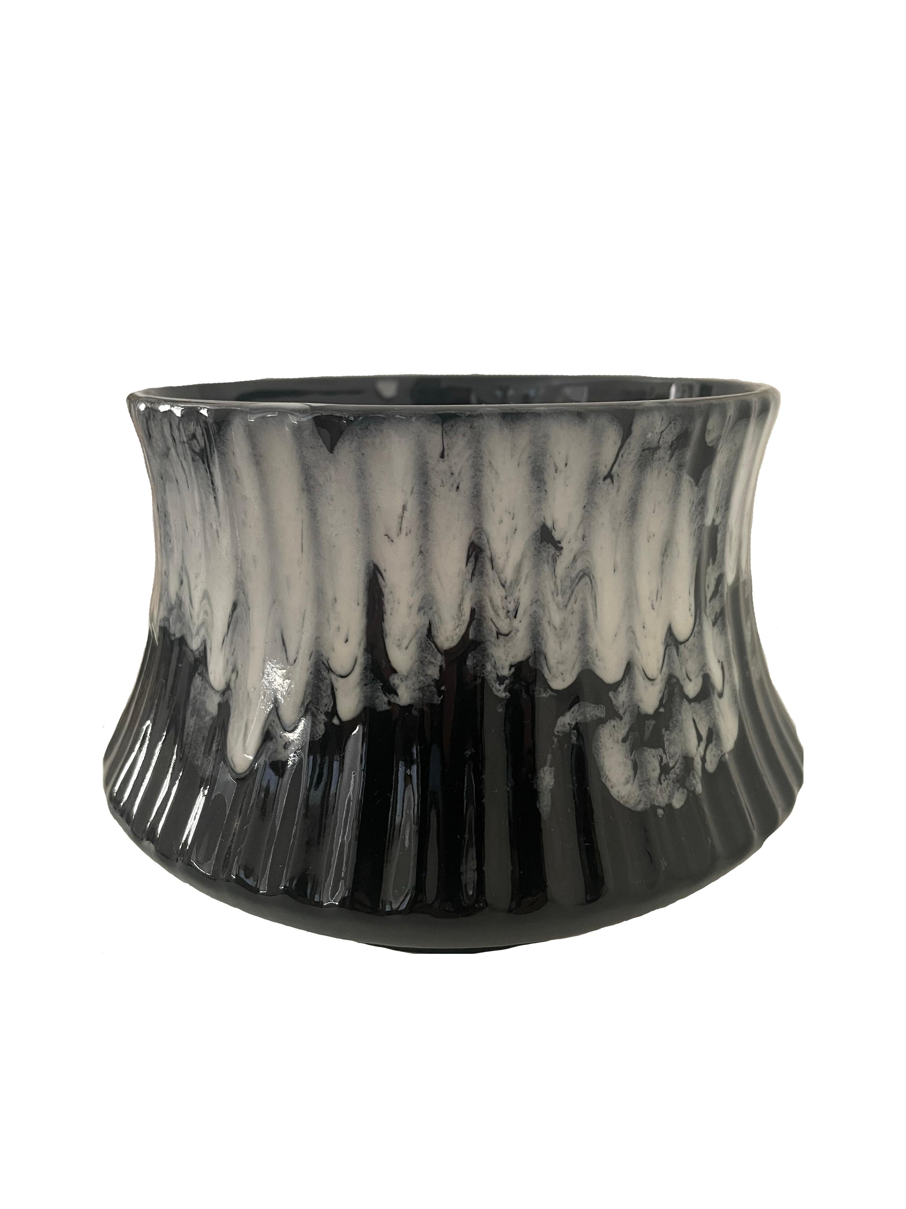 Schwarz glasierte Vintage-Keramik Pflanzer (Glasiert) im Angebot