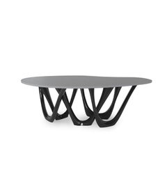 Mesa G escultórica de acero y hormigón negro brillante by Zieta