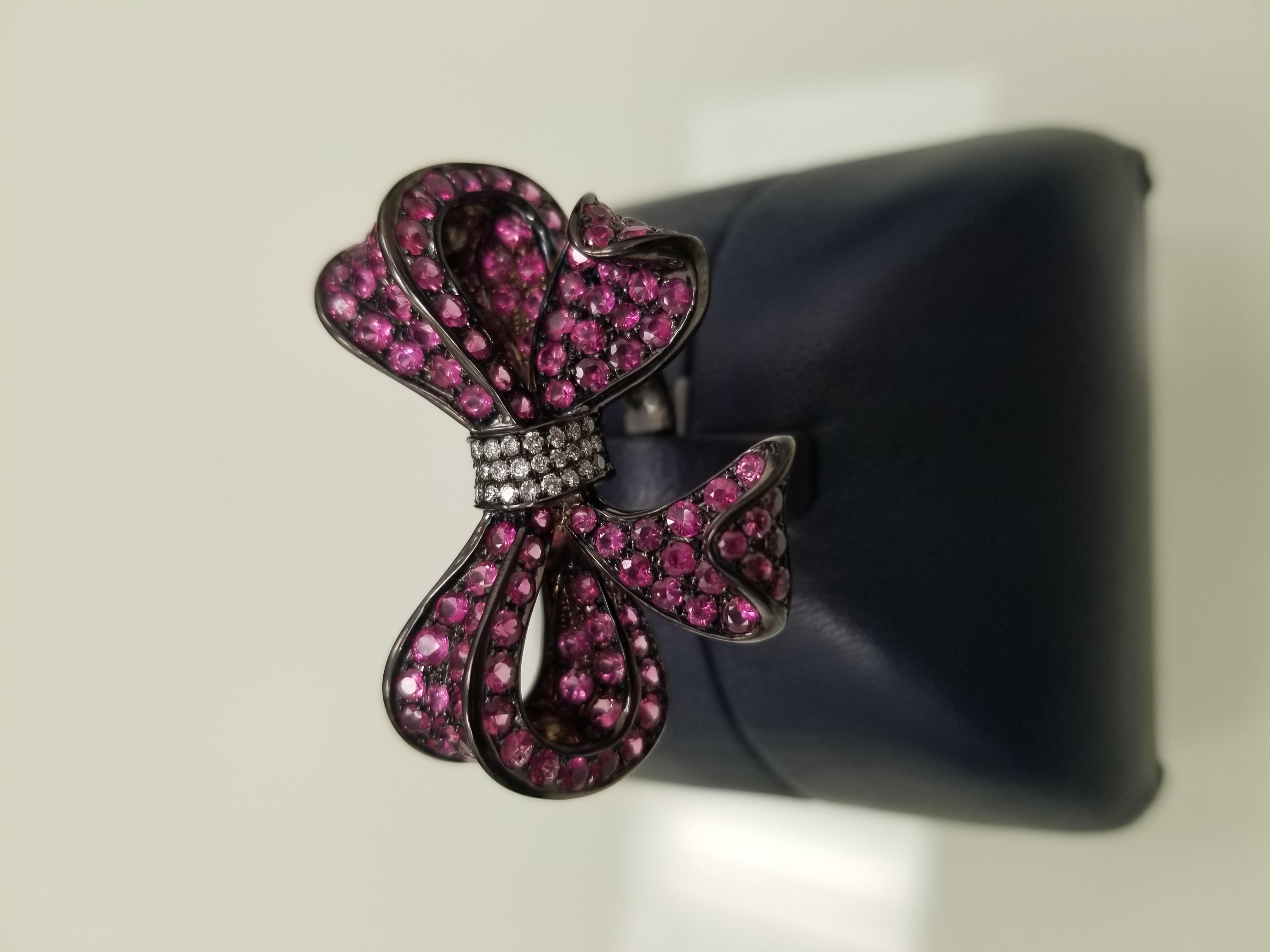 Black gold  Bow ring with ruby's and diamonds For Sale 2