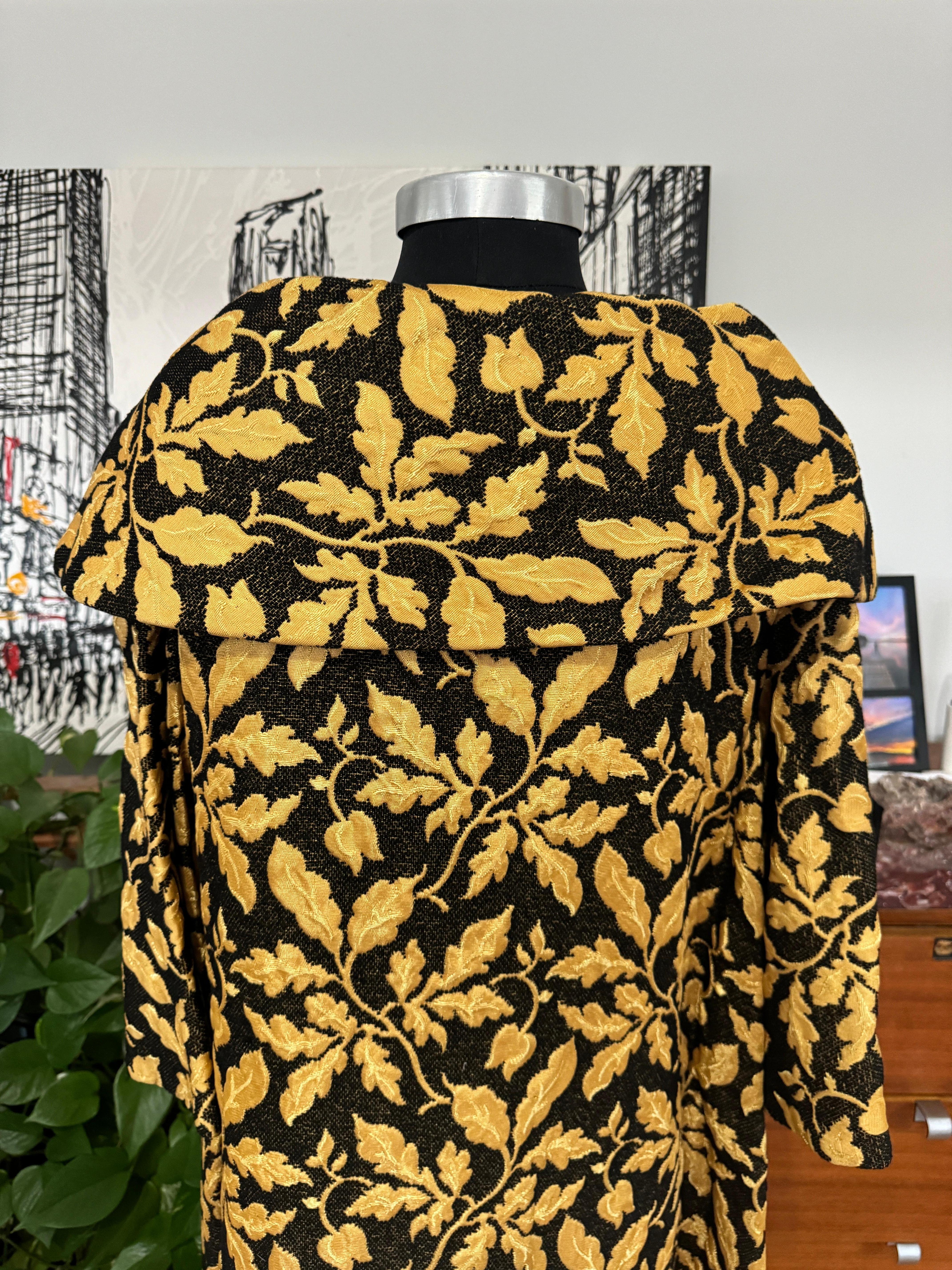 Black & Gold Brocade Metallic Evening Opera Coat 1960s For Sale 4