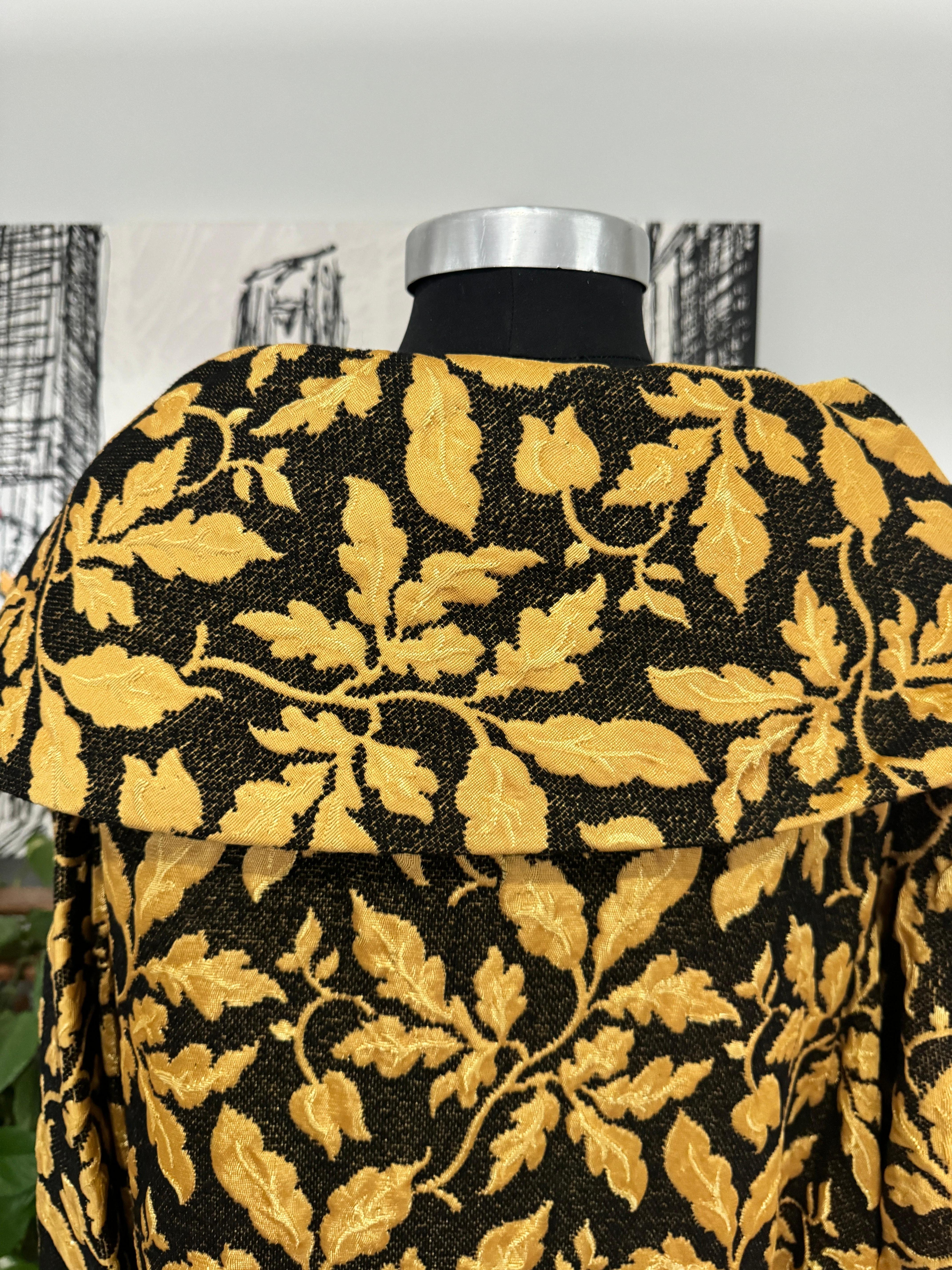 Black & Gold Brocade Metallic Evening Opera Coat 1960s For Sale 6