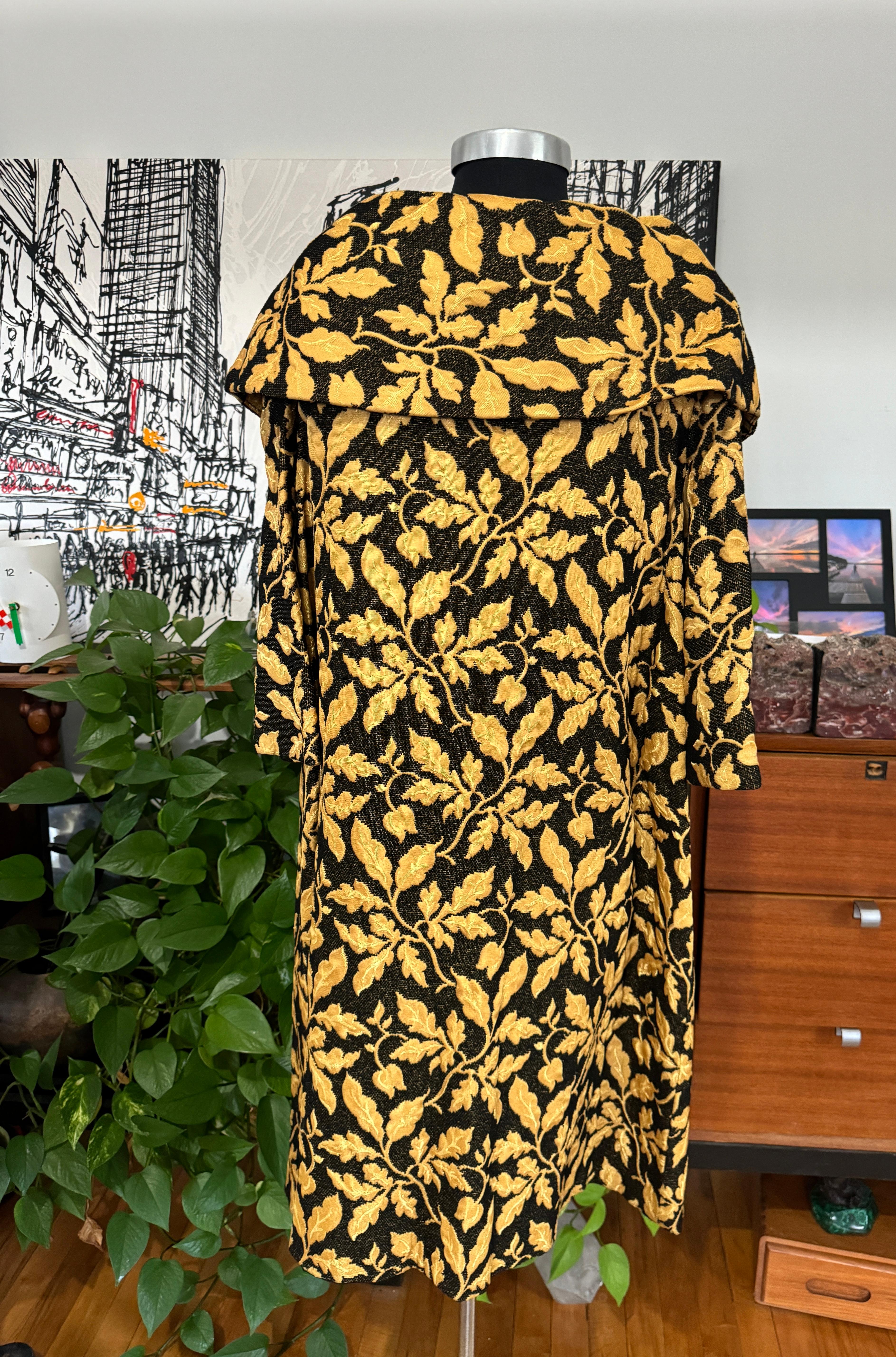 Black & Gold Brocade Metallic Evening Opera Coat 1960s For Sale 8