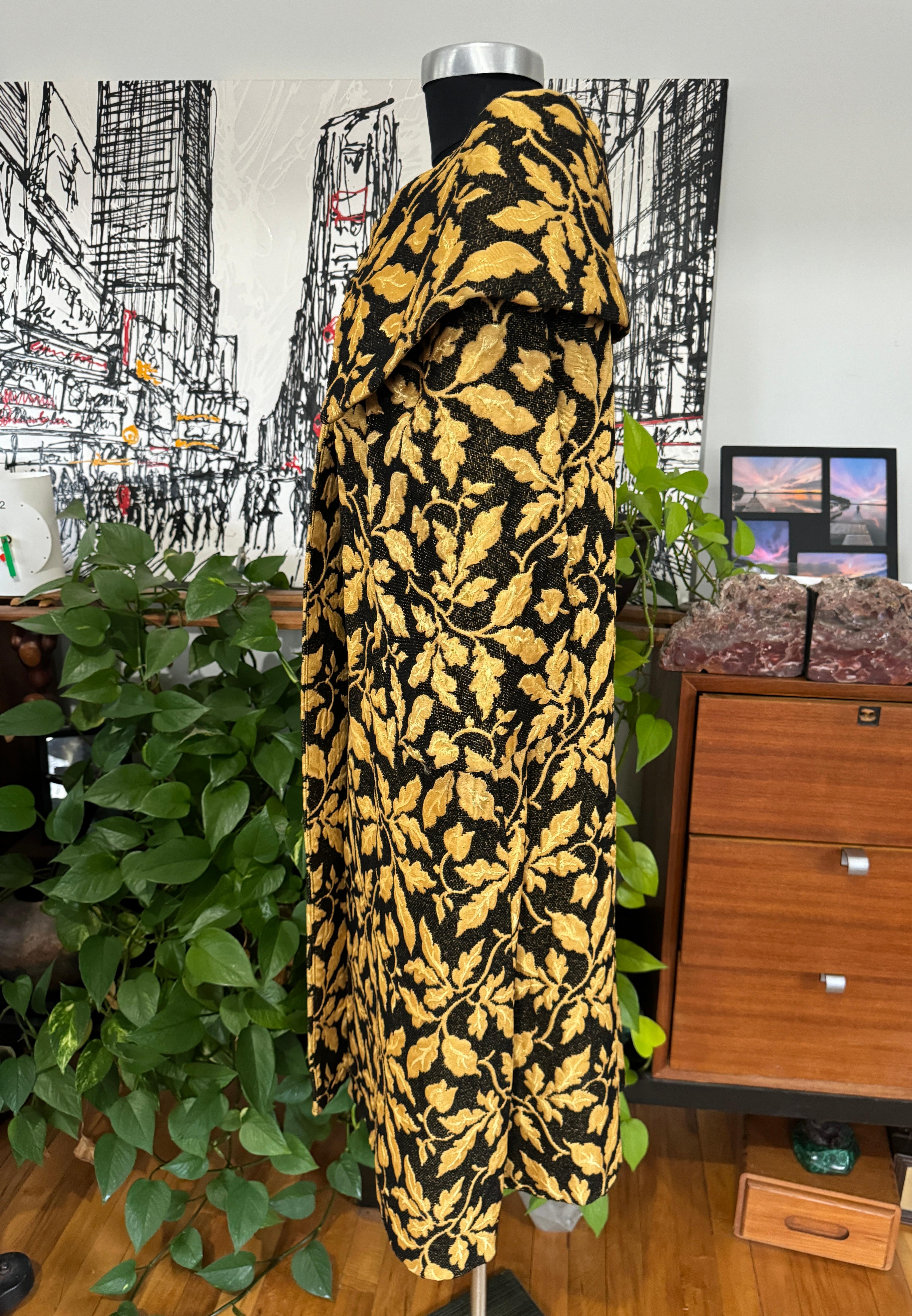 Black & Gold Brocade Metallic Evening Opera Coat 1960s For Sale 9