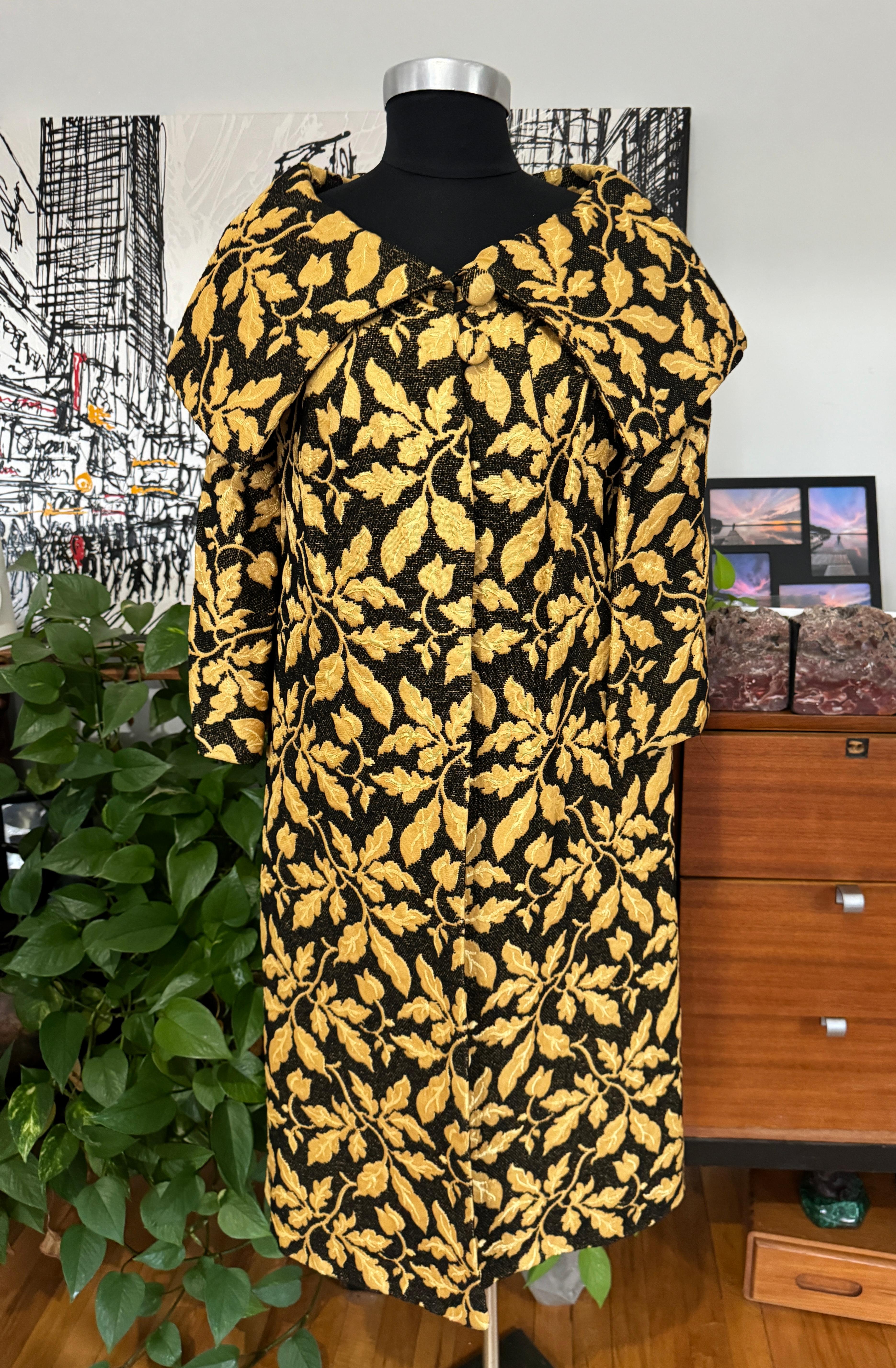 Black & Gold Brocade Metallic Evening Opera Coat 1960s For Sale 10