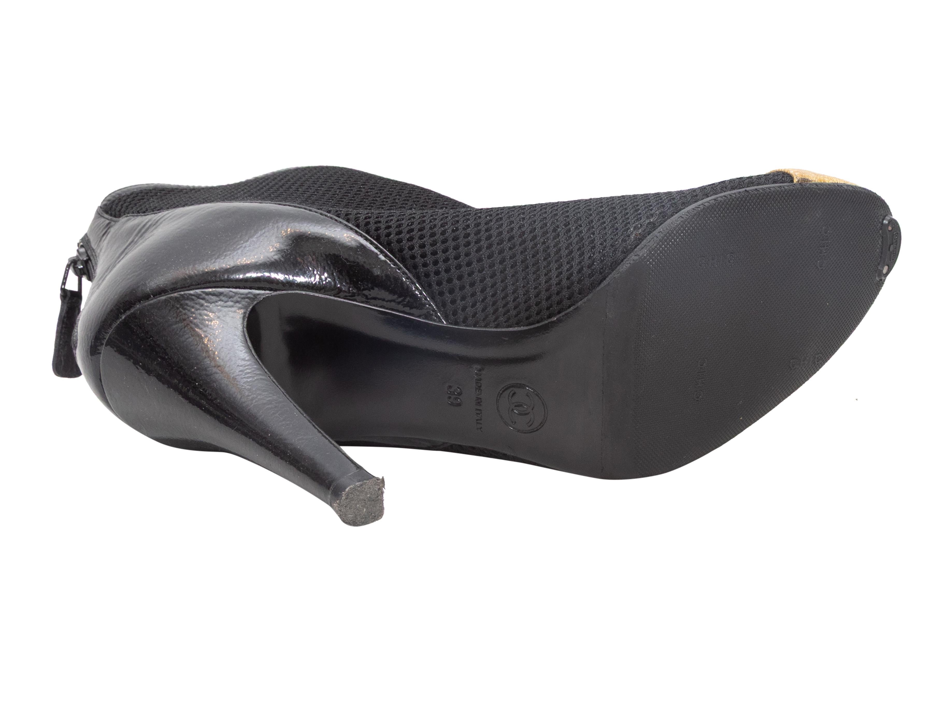 Donna Chanel nero e oro con tacco a rete e brevetto, stivaletti con tacco misura 39 in vendita