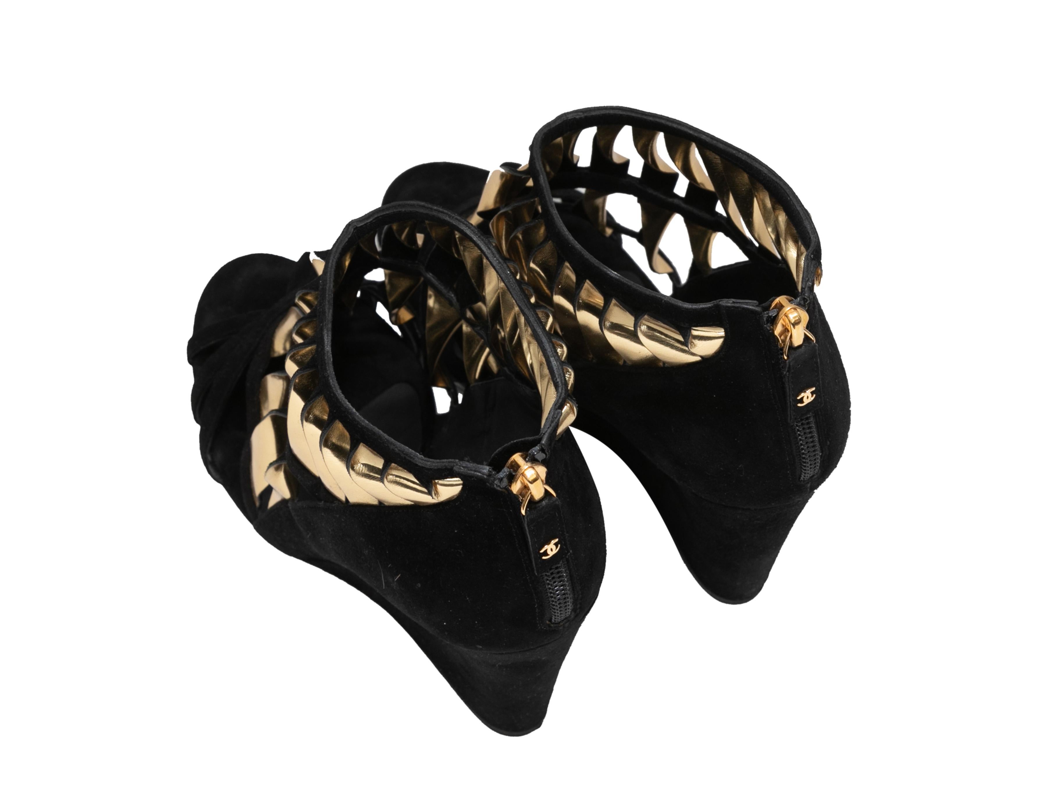 Black & Gold Chanel Cutout Wedge Heels Size 39.5 In Good Condition In New York, NY