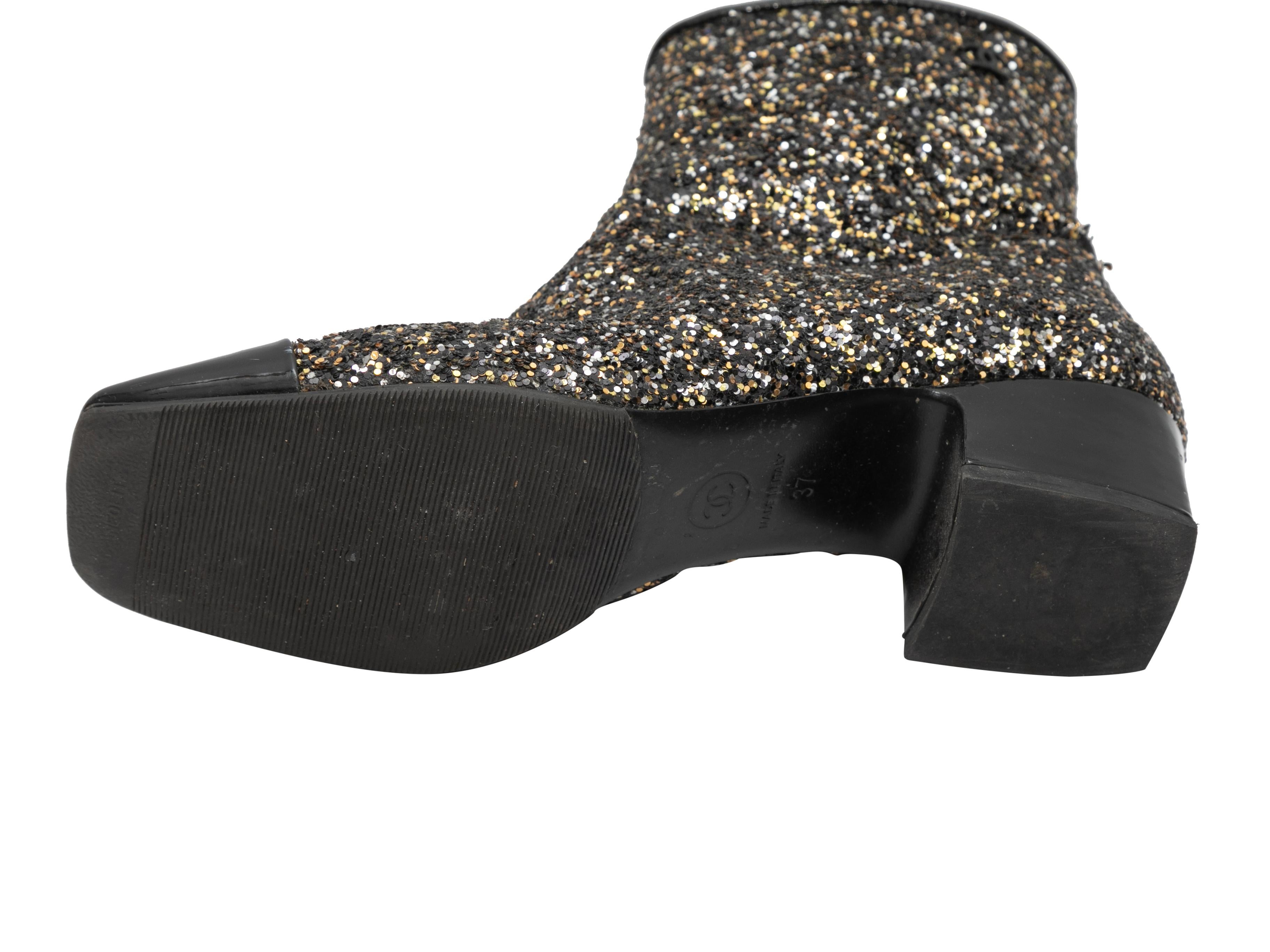 Black & Gold Chanel Glitter Cap-Toe Ankle Boots Bon état - En vente à New York, NY