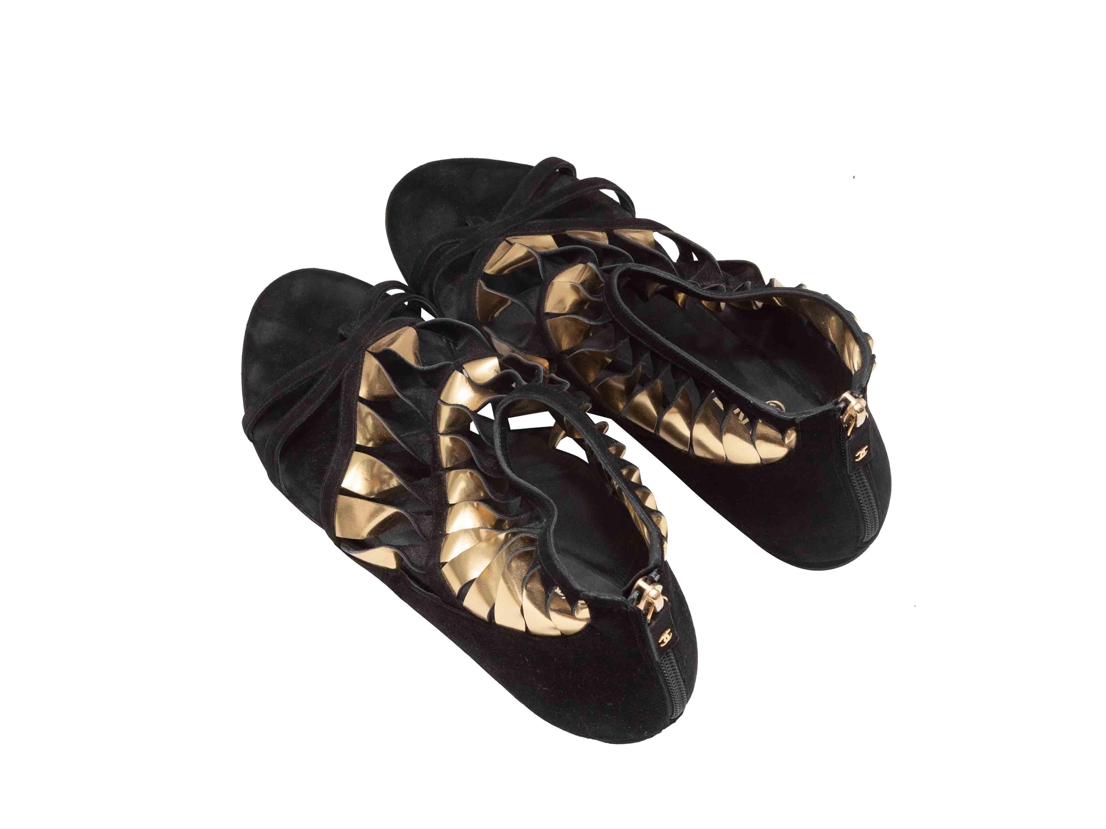 Nero Sandali gladiatore in pelle e camoscio Chanel nero e oro misura 39,5 in vendita