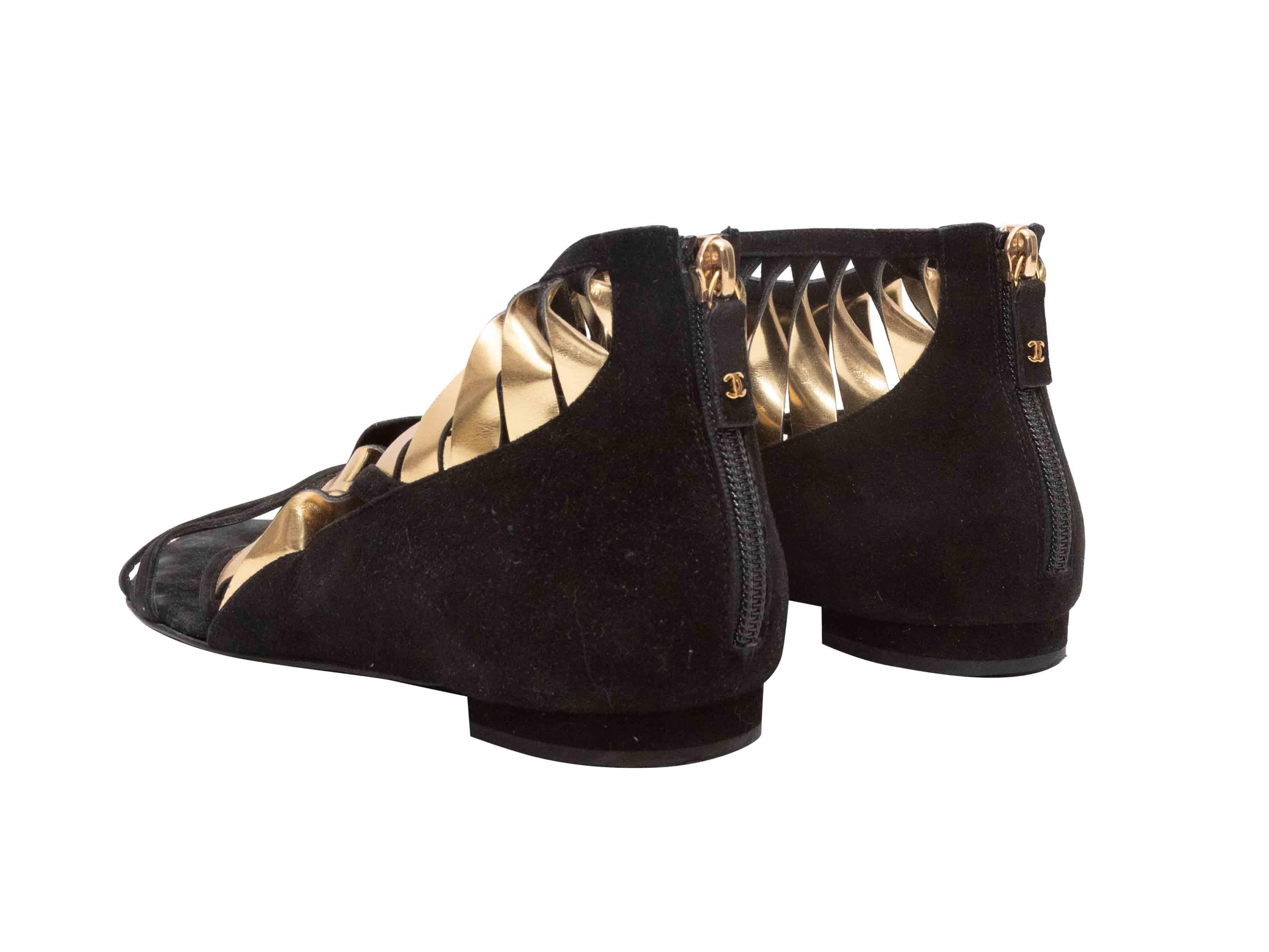 Sandali gladiatore in pelle e camoscio Chanel nero e oro misura 39,5 In condizioni buone in vendita a New York, NY