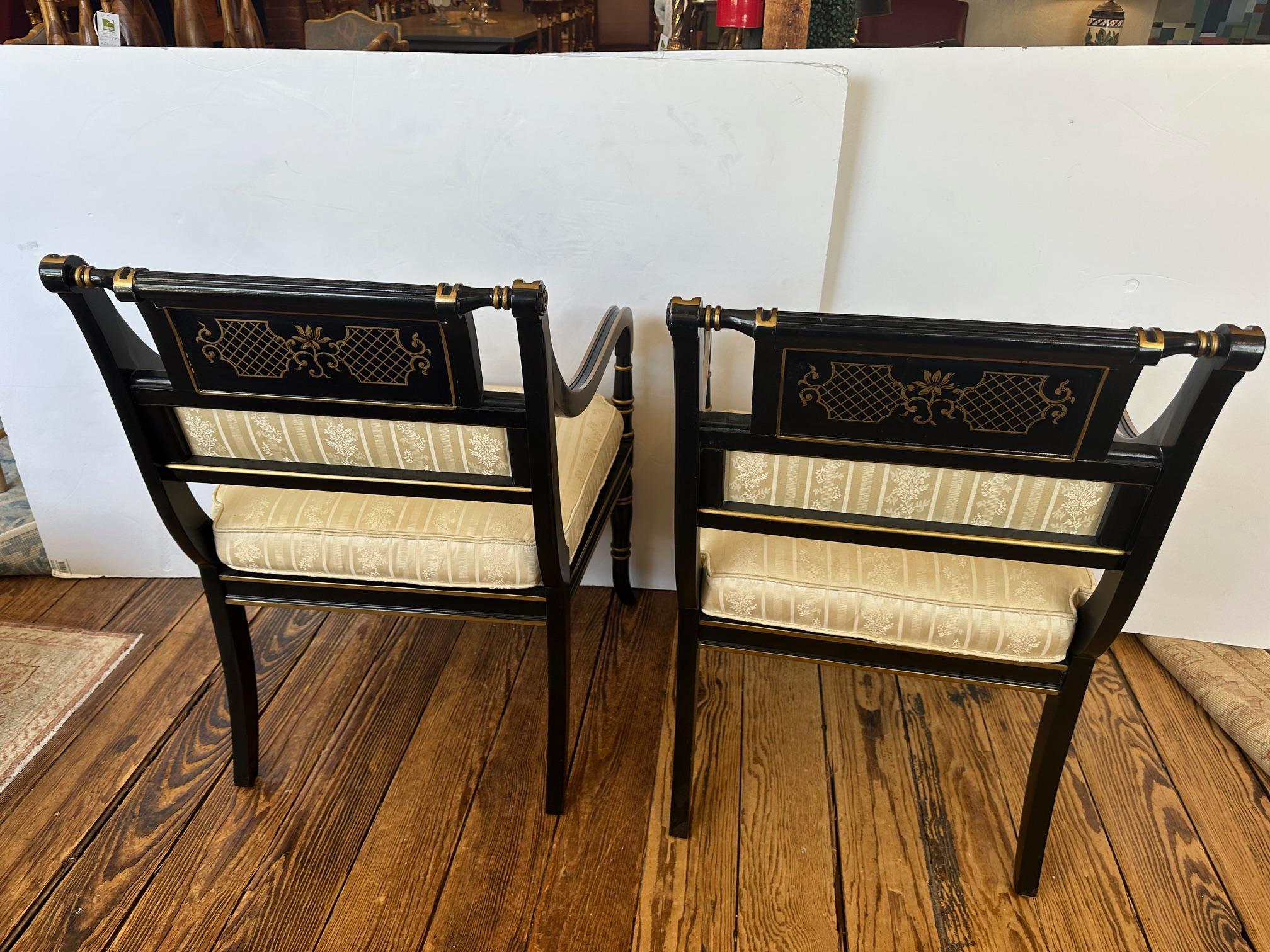 Fauteuils Hollywood Regency noirs et or par Baker en vente 2
