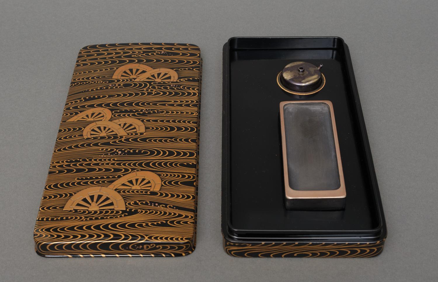 Japanese Lacquer Suzuribako 硯箱 'Writing Box' by Hattori Toshio 服部俊夫 '1943' For Sale 5