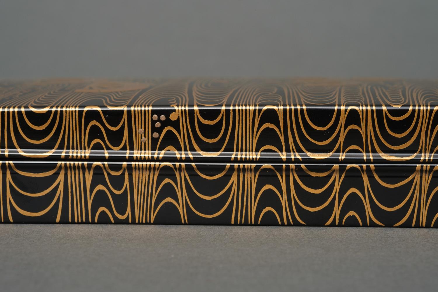 Japanese Lacquer Suzuribako 硯箱 'Writing Box' by Hattori Toshio 服部俊夫 '1943' For Sale 8