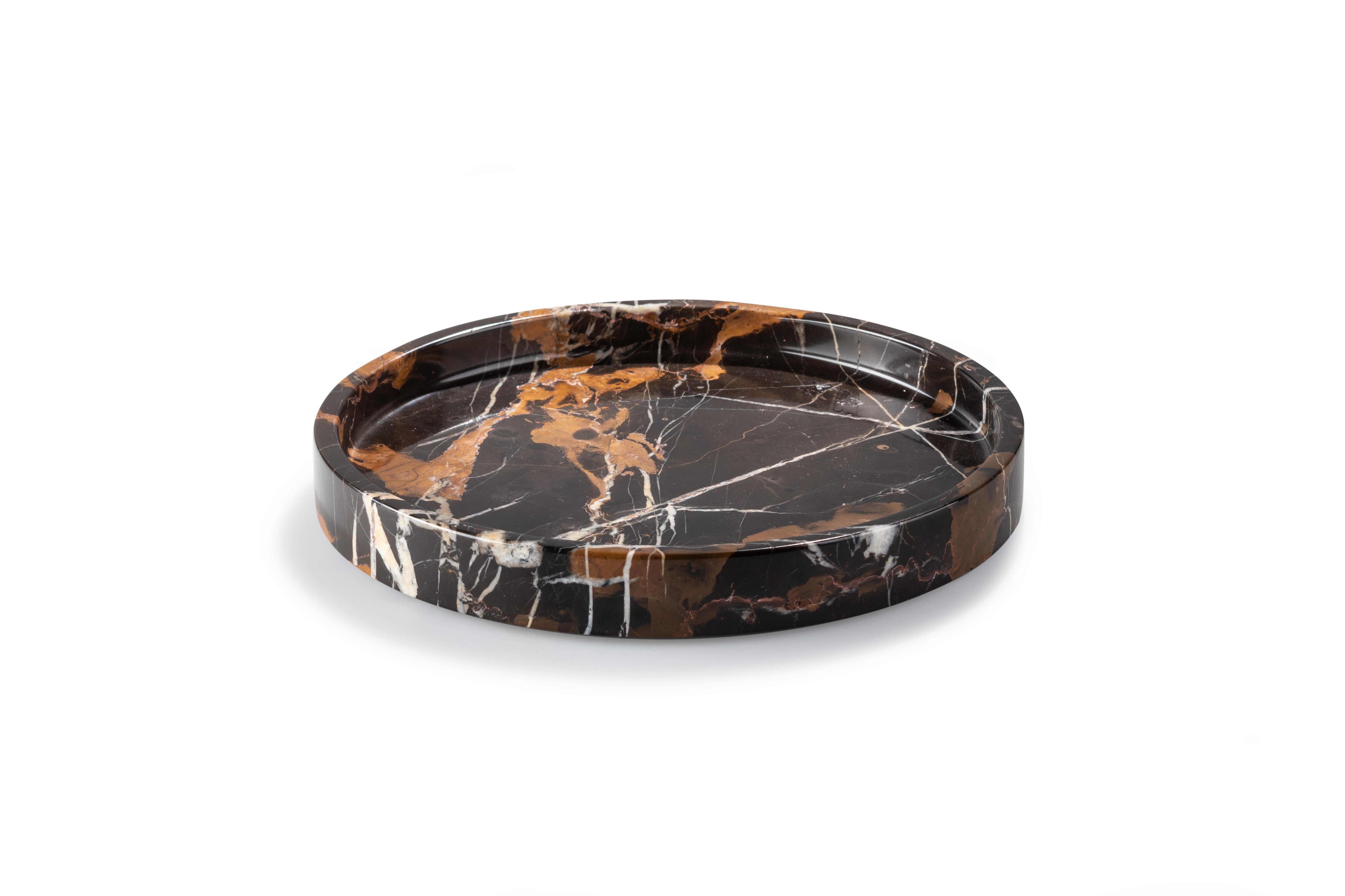 Versatile and elegant, this round marble tray has been designed to perfectly display jewelry and perfumes as well as to elegantly support cocktail accessories or serve coffee in your living room.

Please note that each piece is in a way unique, as