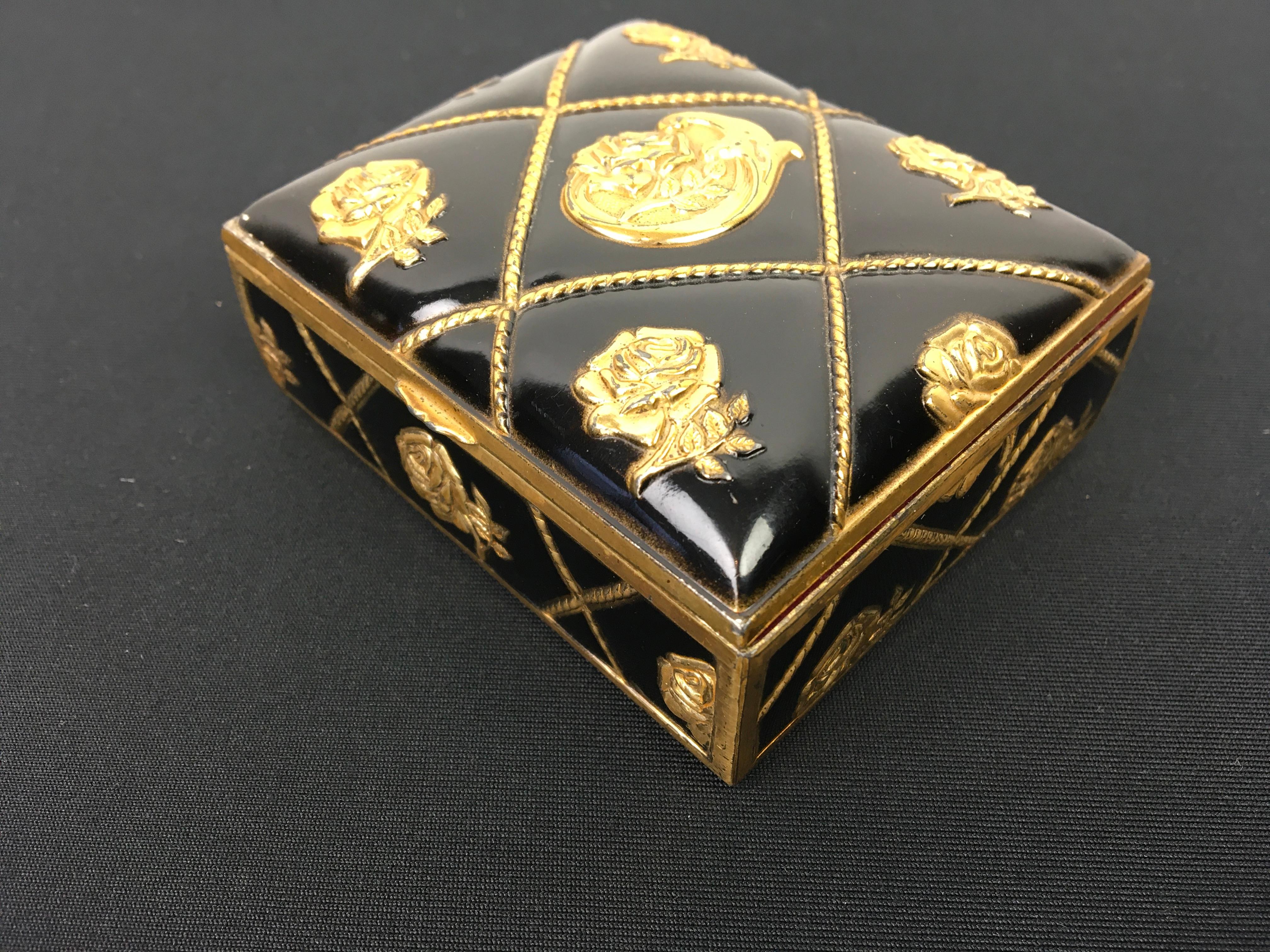 Black Gold Metal Jewelry Box or Trinket Box with Roses In Good Condition For Sale In Retie, BE