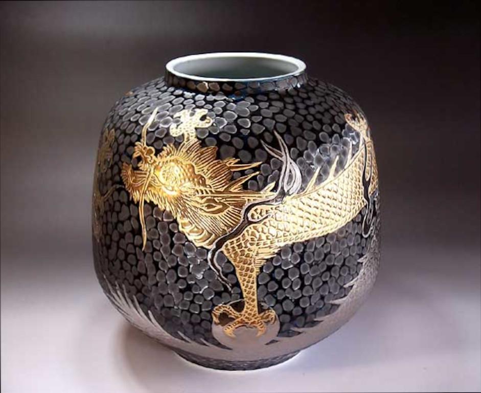 Hand-Painted Japanese Contemporary Black Gold Platinum Porcelain Vase by Master Artist For Sale
