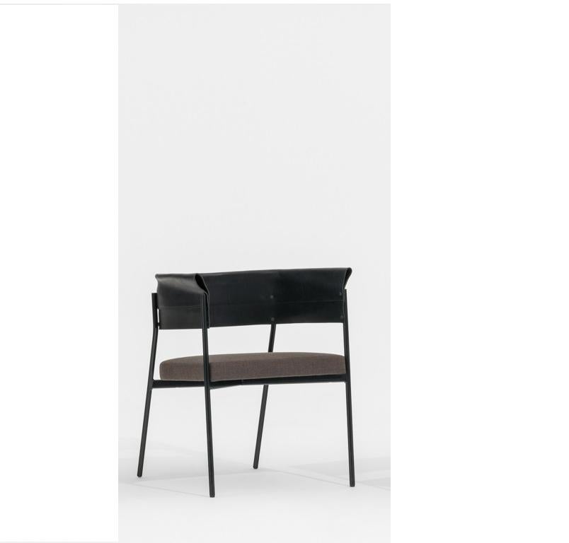 Black gomito armchair by SEM.
Dimensions: W 61 x D 50 x H 72 cm.
Material: lacquered hand-welved steel frame in colours, backrest in precious folded and sewn leather, upholstered seat in fabric canvas 2 by Kvadrat.
Also available in different