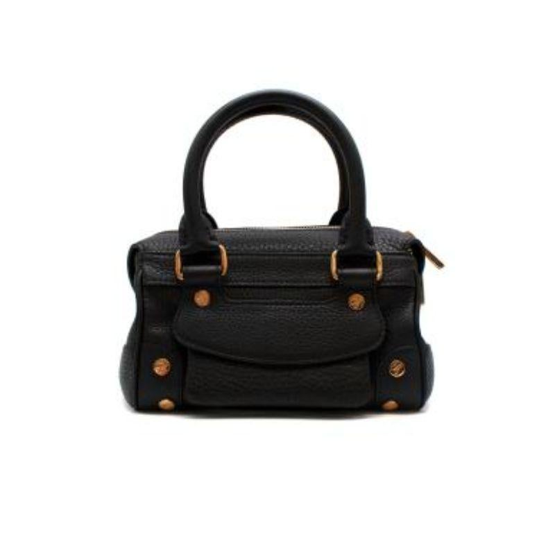 Chopard Black grained Leather Mini Tote
 
 - Ultra mini grained leather tote bag 
 - Rose gold tone metal hardware and zip
 - Zip pocket and magnetic flap pocket on the exterior
 - Red interior and logo embossed leather patch
 - Zip pocket inside 
