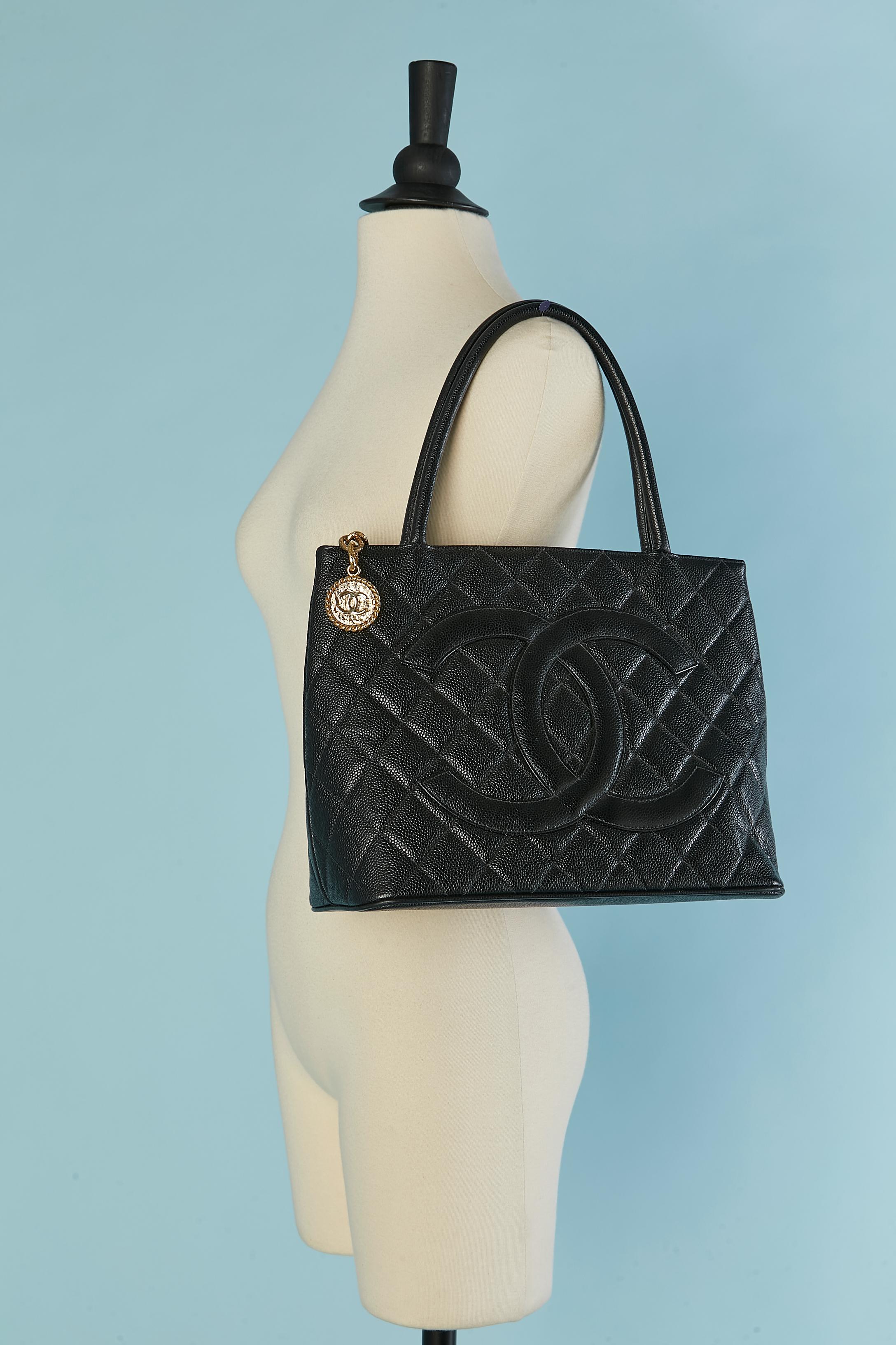 Women's Black grained leather top handle back with top-stitching Chanel 2002/2003 For Sale