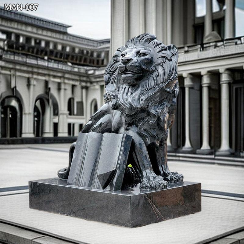 Leone di granito nero con libro - Statua del guardiano regale In condizioni ottime in vendita a Southall, GB