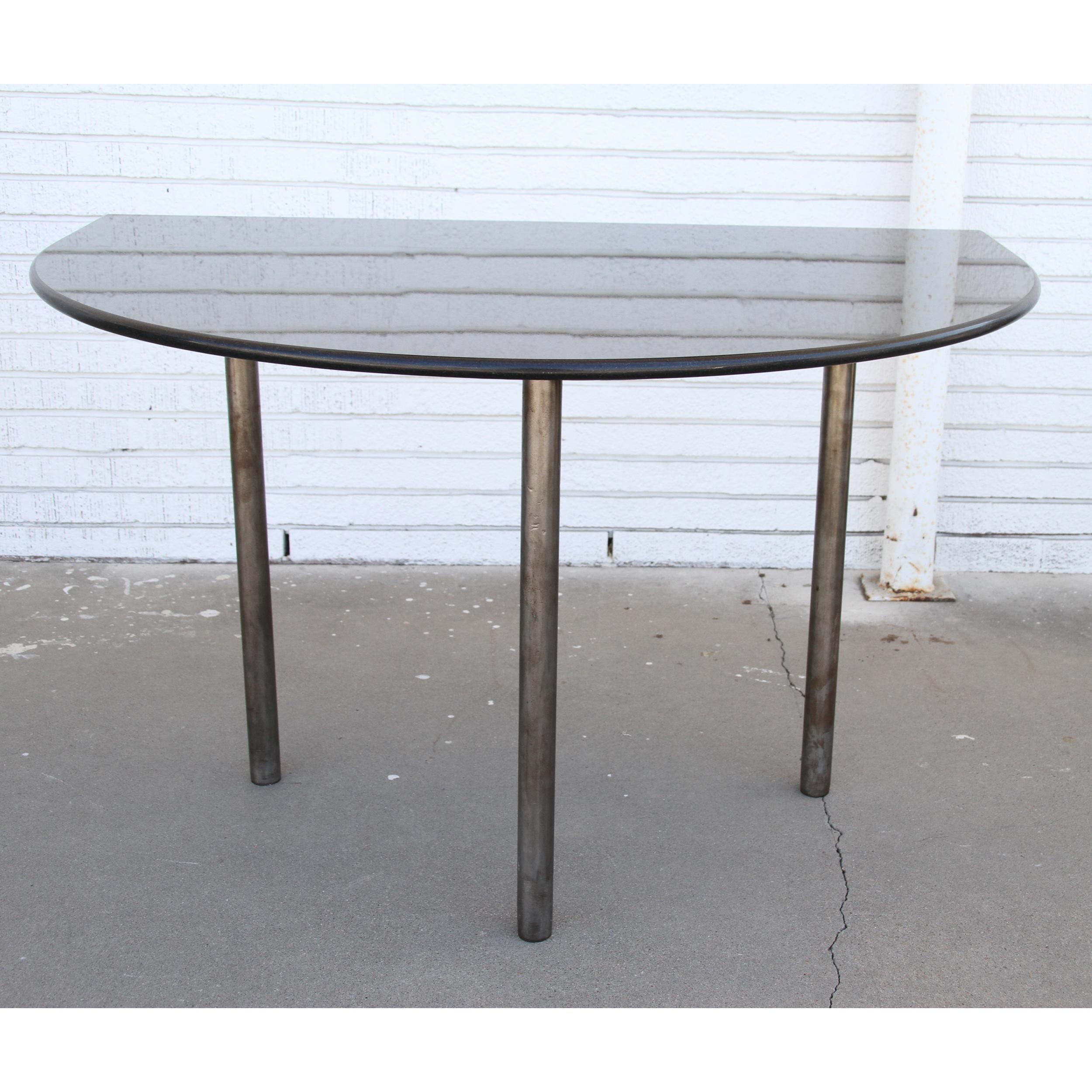 Table d'entrée Demilune à plateau en granit noir Bon état - En vente à Pasadena, TX